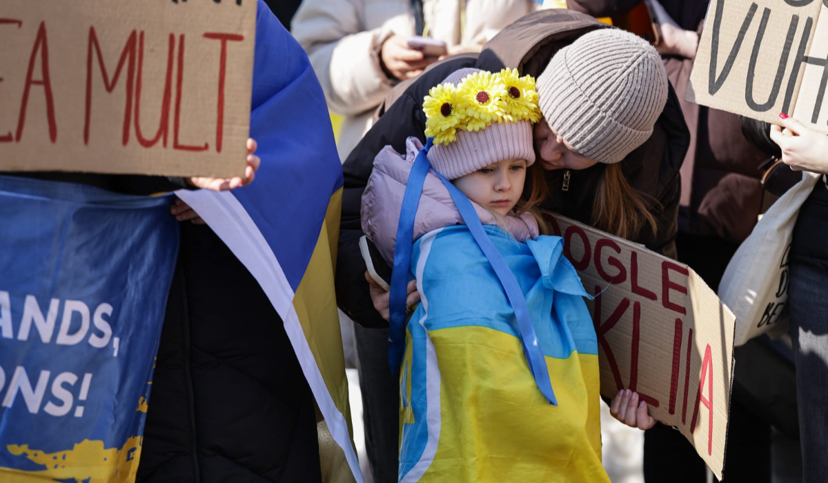 Patru ani de război în Ucraina, comemorați la București printr-o manifestație pașnică: „Pacea nu a venit”
