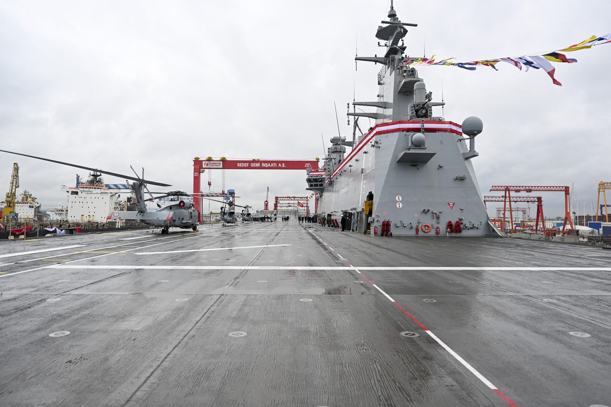 Turcia a lansat primul său portavion, TCG Anadolu, pe care intenţionează să îl adapteze la drone