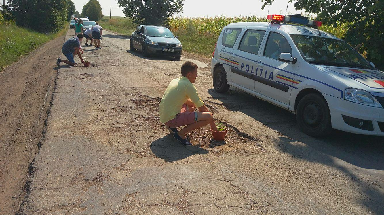 Au protestat față de starea proastă a DJ 296 GALERIE FOTO