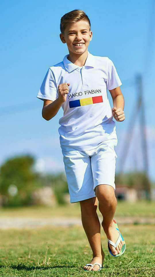 REPORTAJ/ A fascinat o lume întreagă cu ochii lui albaștri. Mario Busuioc, cel mai frumos băiețel al planetei, se visează chirurg, inginer sau navigator. FOTO