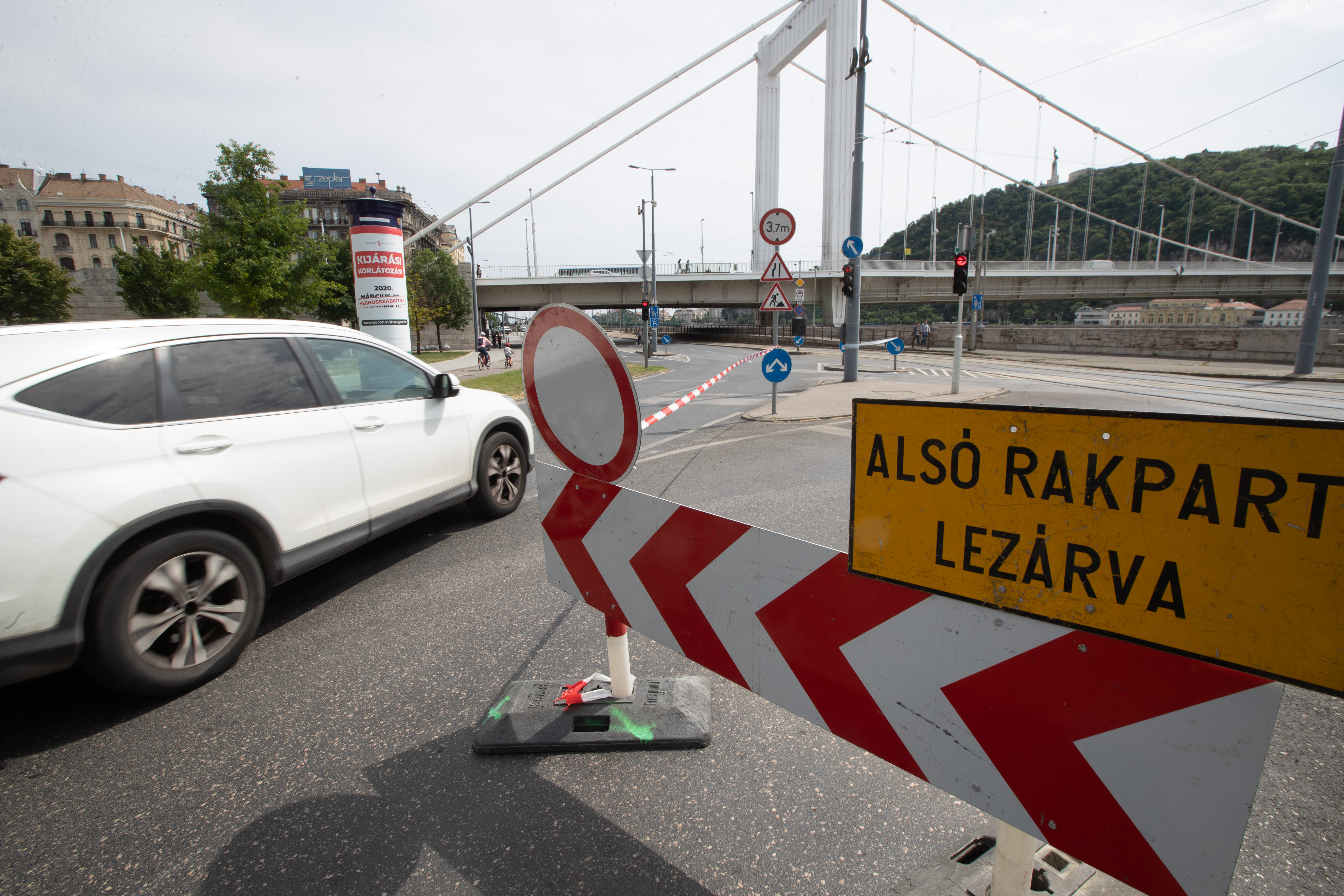 Autósok, figyelem! Közel egy hónapra lezárják a rakpartot: a rollereseké, bicikliseké és a gyalogosoké lesz a terep