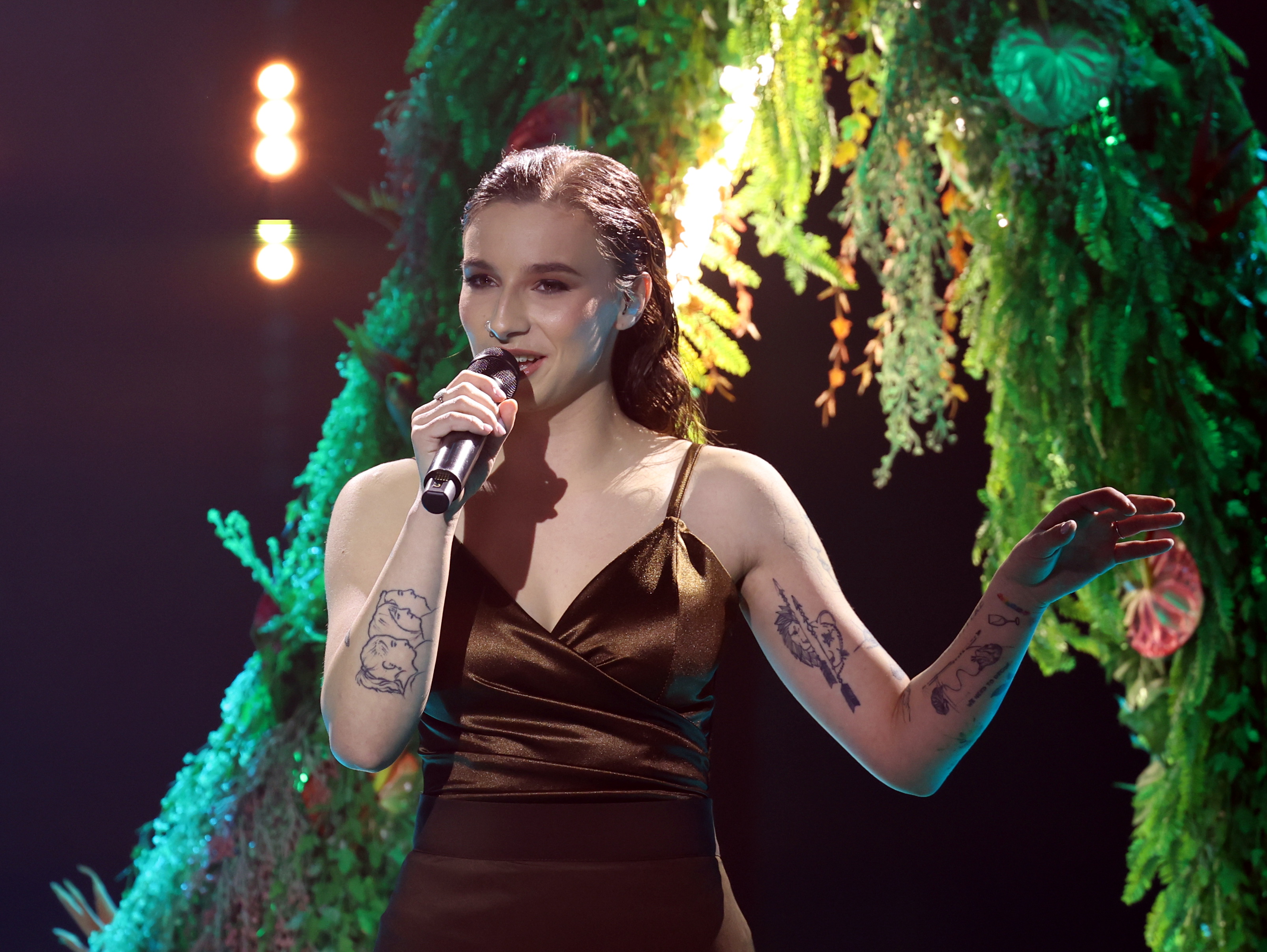 k-z-s-dallal-k-sz-l-a-halott-p-nz-s-a-megaszt-r-d-nt-se-blikk