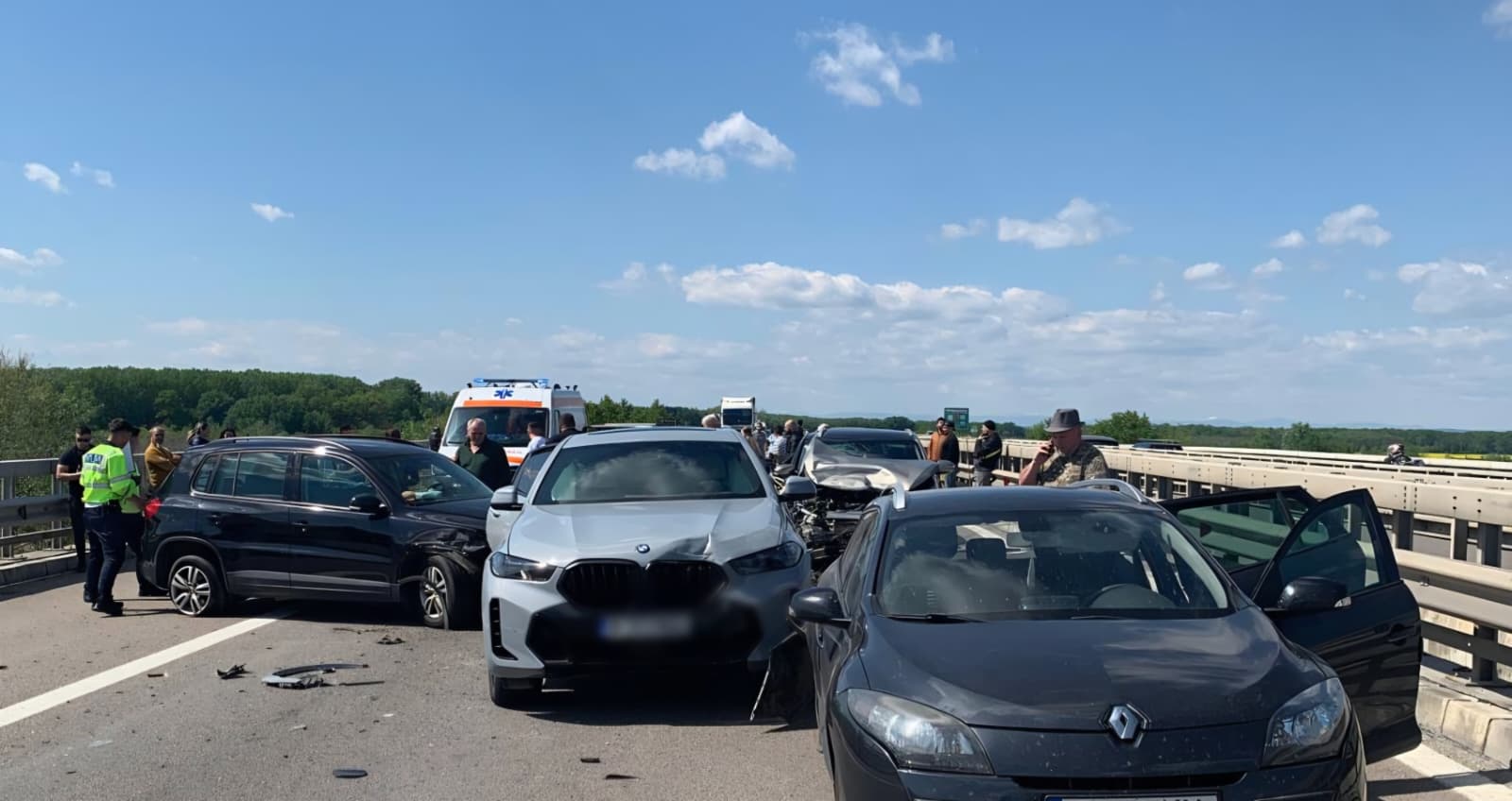 Șașe mașini s-au lovit pe Autostrada A3 la Râfov, Prahova, provocând blocarea temporară a sensului spre București / O persoană rănită