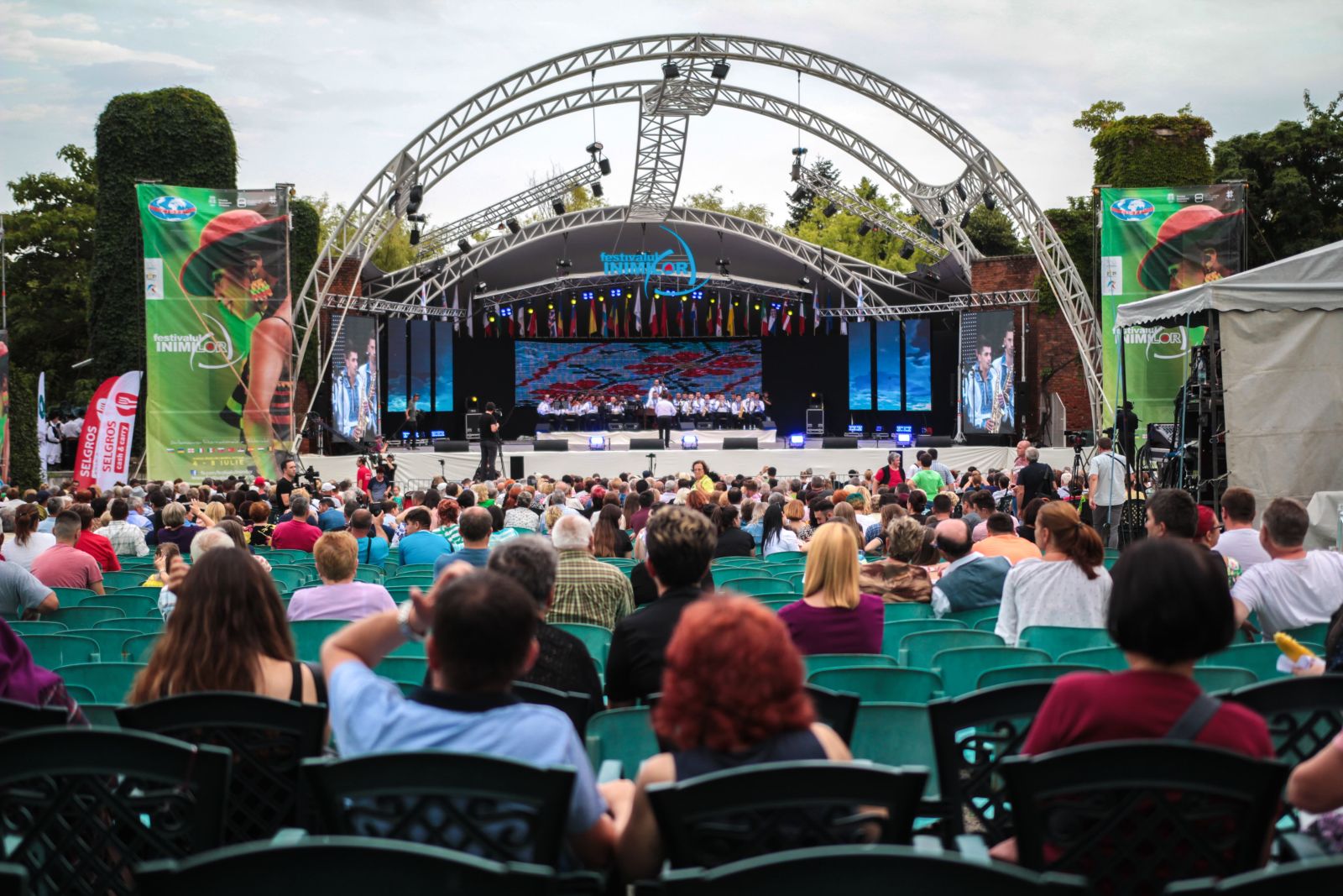 REPORTAJ: Primul festival folcloric din România sub patronajul UNESCO dedicat morților Revoluției din 1989: Festivalul Inimilor de la Timișoara