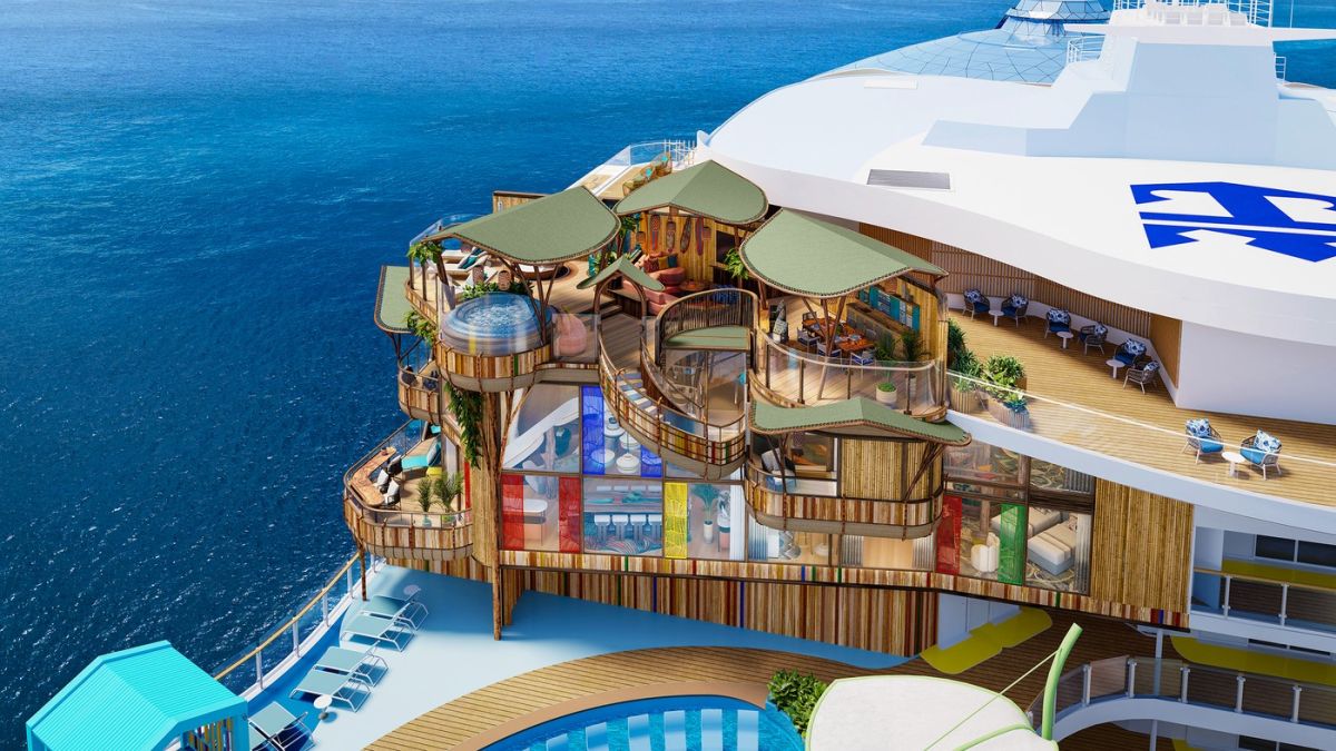 Cum arată „Eroul Mărilor”, noua navă de croazieră gigant cu 28 de restaurante, 9 piscine și un parc acvatic uriaș