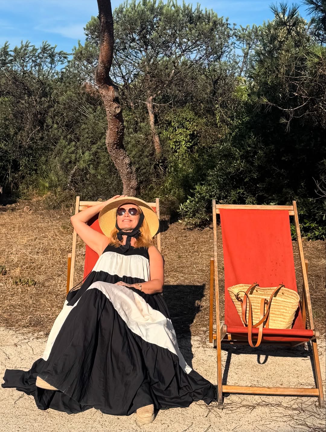 Cum a apărut Andreea Esca pe străzile din Saint Tropez. Vedeta se află în vacanță cu familia
