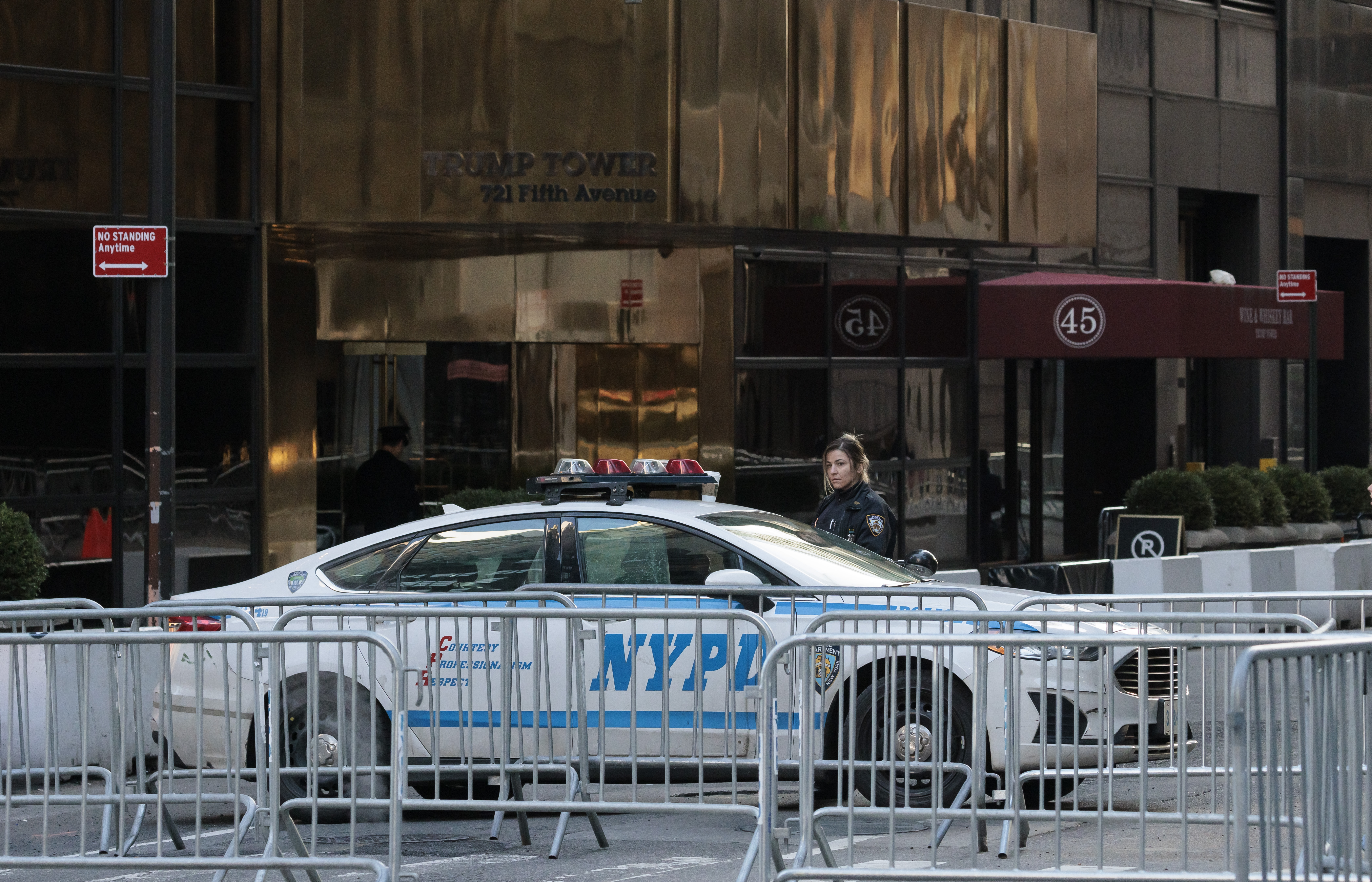 Donald Trump se predă astăzi în fața instanței din New York. Măsuri sporite de securitate, în așteptarea unor proteste de amploare