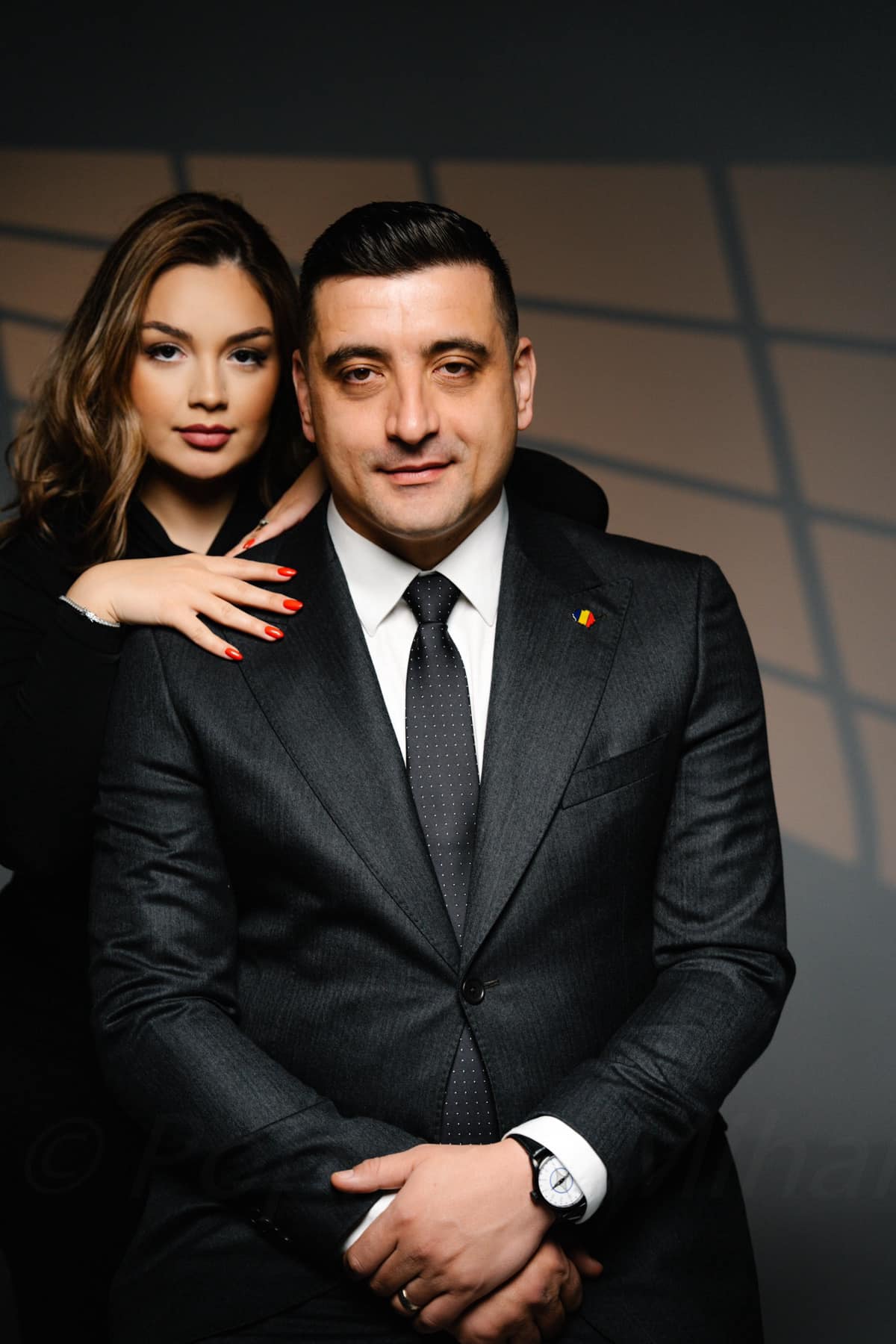 Motivul pentru care George Simion a venit fără soția sa la secția de votare. Unde se afla Ilinca atunci când George defila cu Călin Georgescu