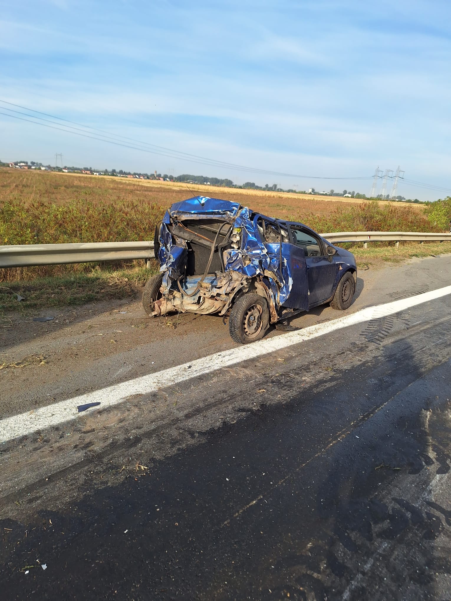 Cinci morți într-un accident pe A1, în apropiere de București. Un microbuz cu opt locuri a fost complet strivit între două TIR-uri