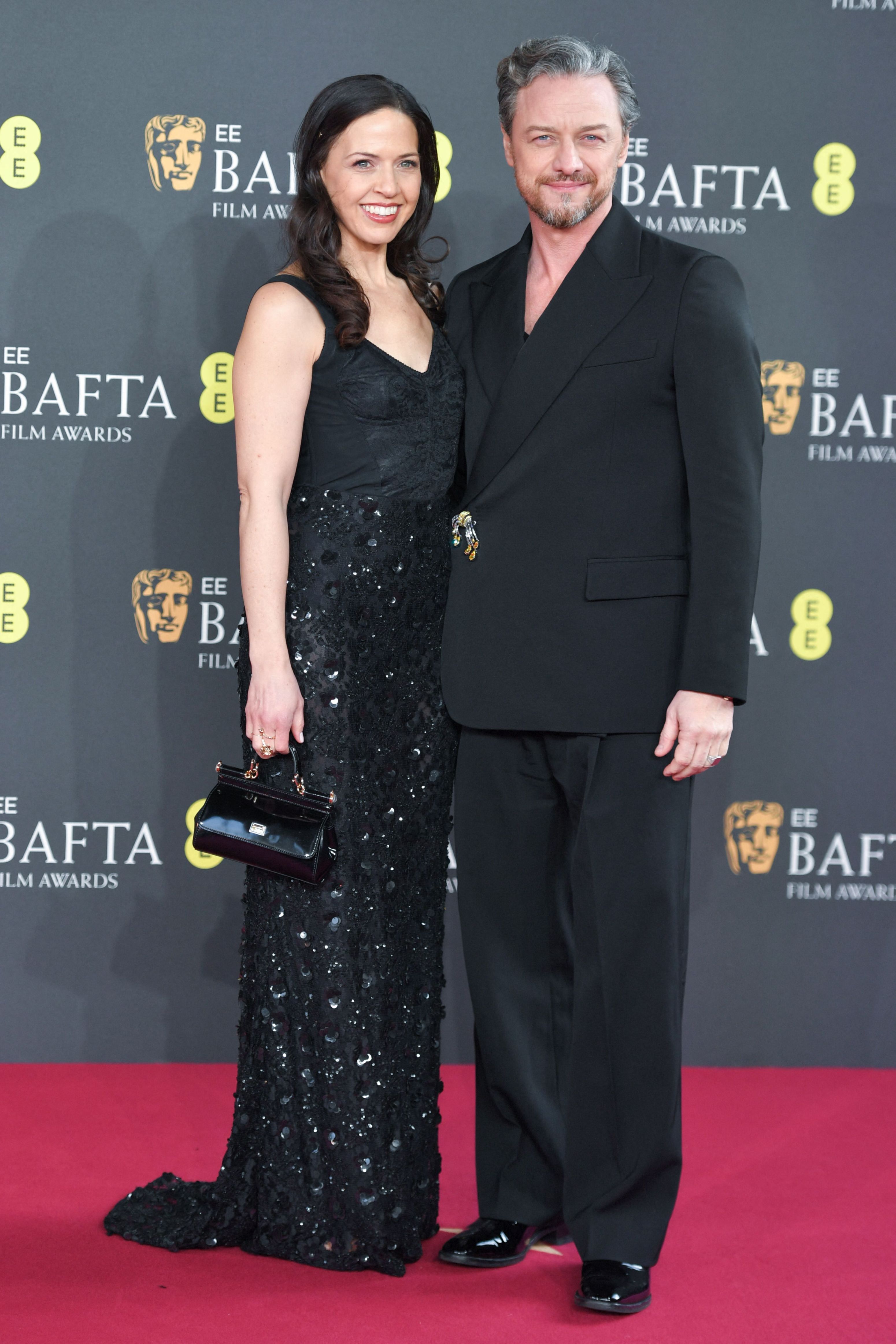 Vedete pe covorul roșu la Premiile BAFTA 2025. Pamela Anderson și-a făcut apariția nemachiată, iar Demi Moore a strălucit într-o rochie din paiete