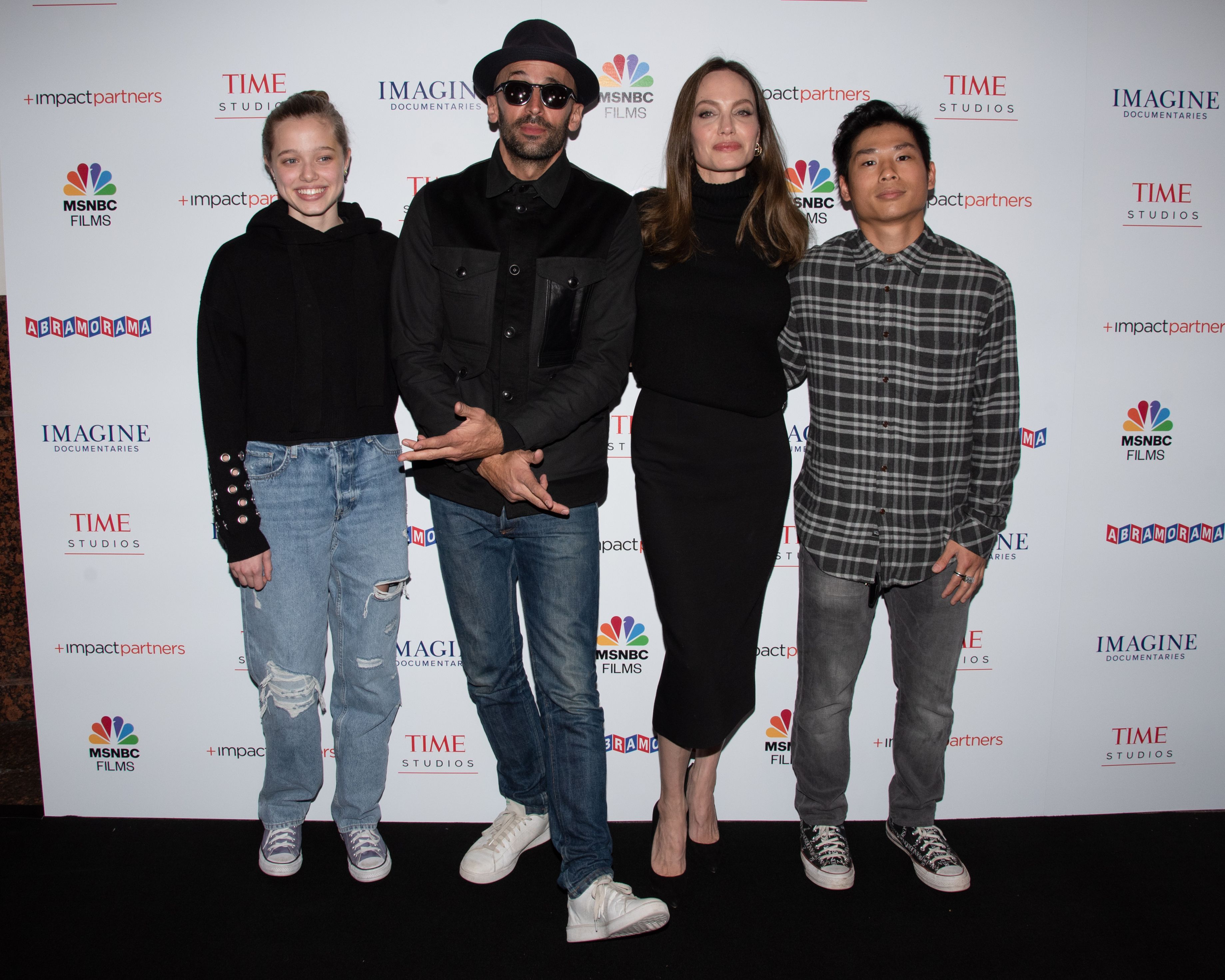 Cum arată Shiloh, fiica Angelinei Jolie și a lui Brad Pitt, după ce a renunțat la dorința de a fi băiat. S-a vopsit și e de nerecunoscut