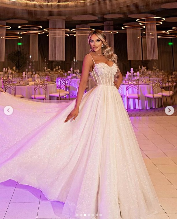 Imagini cu Bianca Drăgușanu în rochie de mireasă, în restaurantul lui Gabi Bădălău. Cum și-a explicat apariția