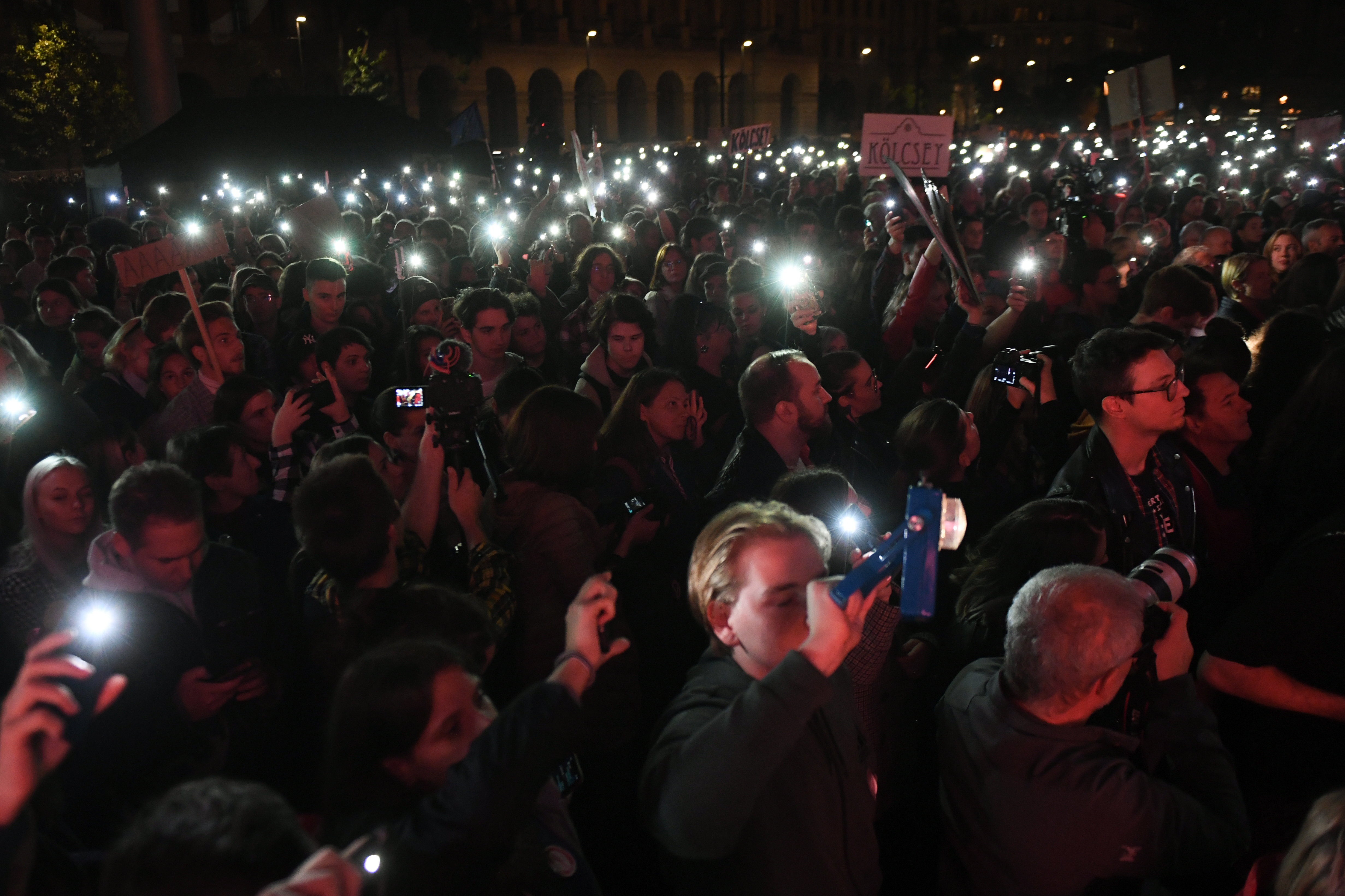 Protest la Budapesta în sprijinul profesorilor. A fost cea mai mare demonstrație antiguvernamentală de când Orban a obținut noul mandat de premier