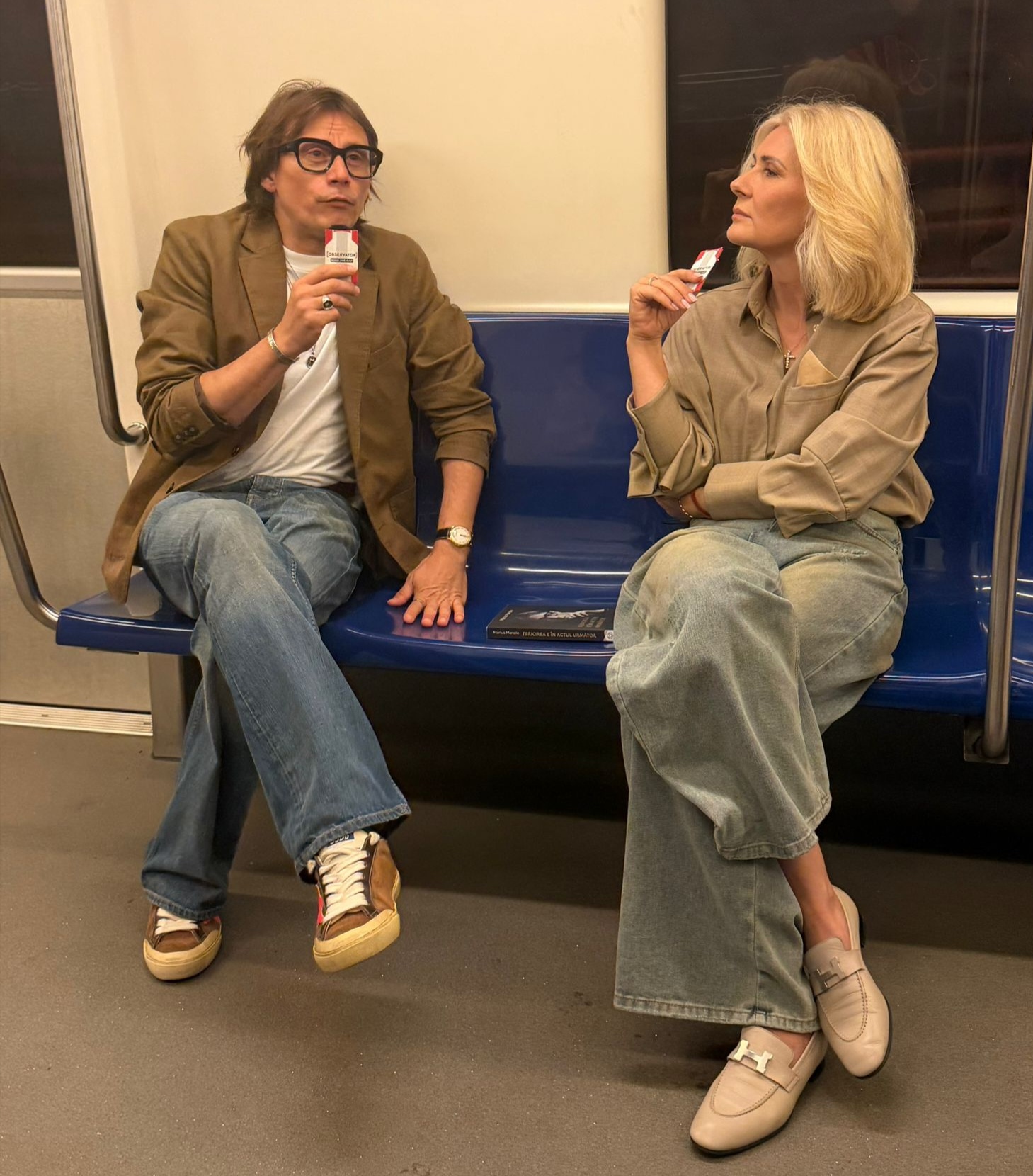 Alessandra Stoicescu, gazda primului podcast filmat în metrou. Actorul Marius Manole este invitatul ei