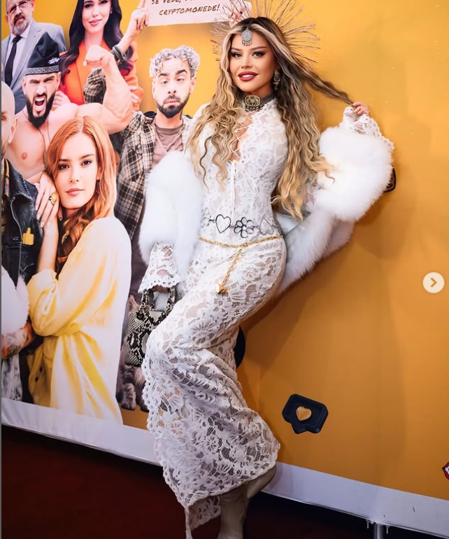 Cum au venit îmbrăcate Loredana Groza și fiica ei la premiera filmului „Mentorii”. Ținutele lor din dantelă au atras privirile tuturor