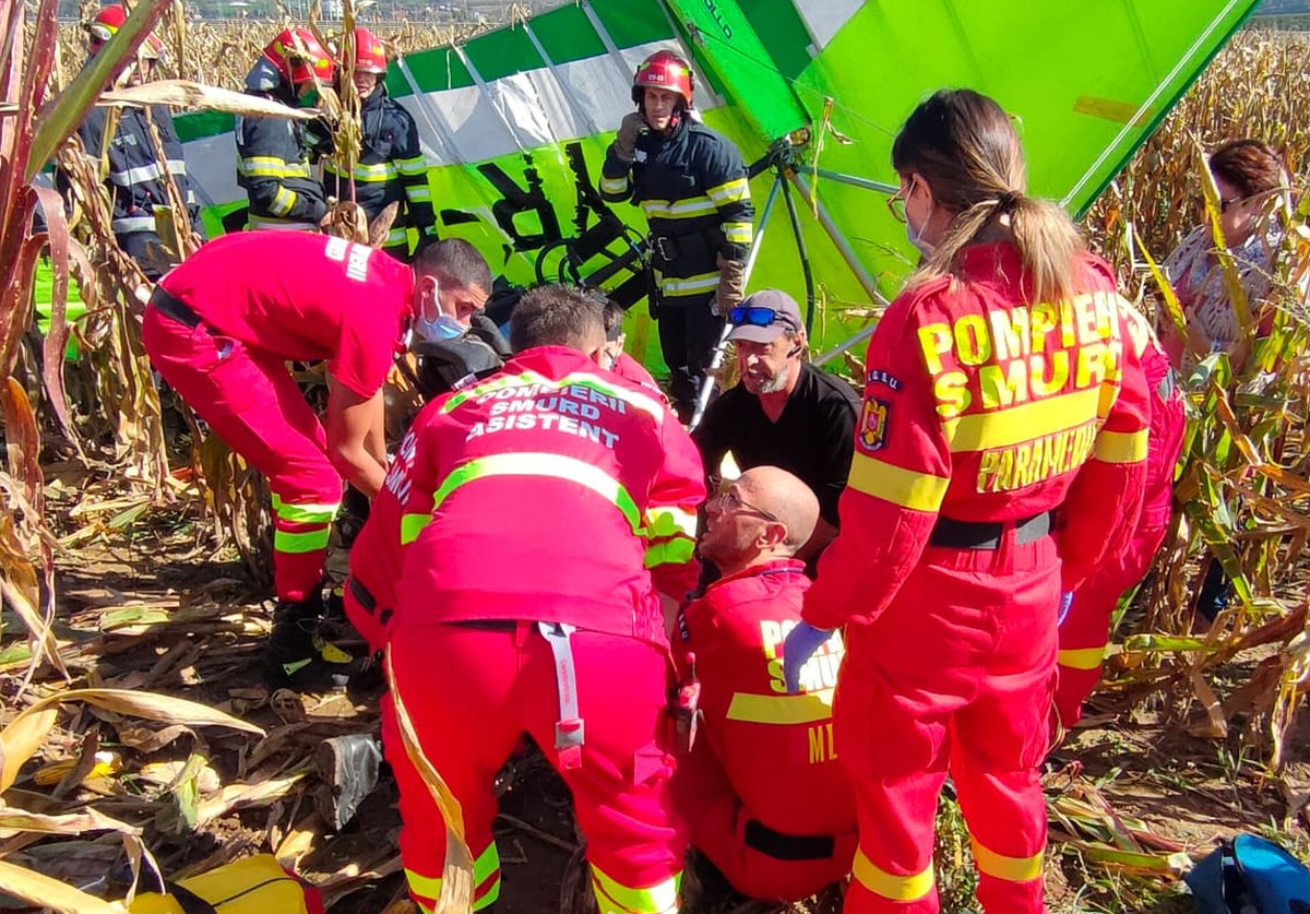 Un motodeltaplan s-a prăbuşit în judeţul Sibiu. Două persoane, găsite de echipajele SMURD