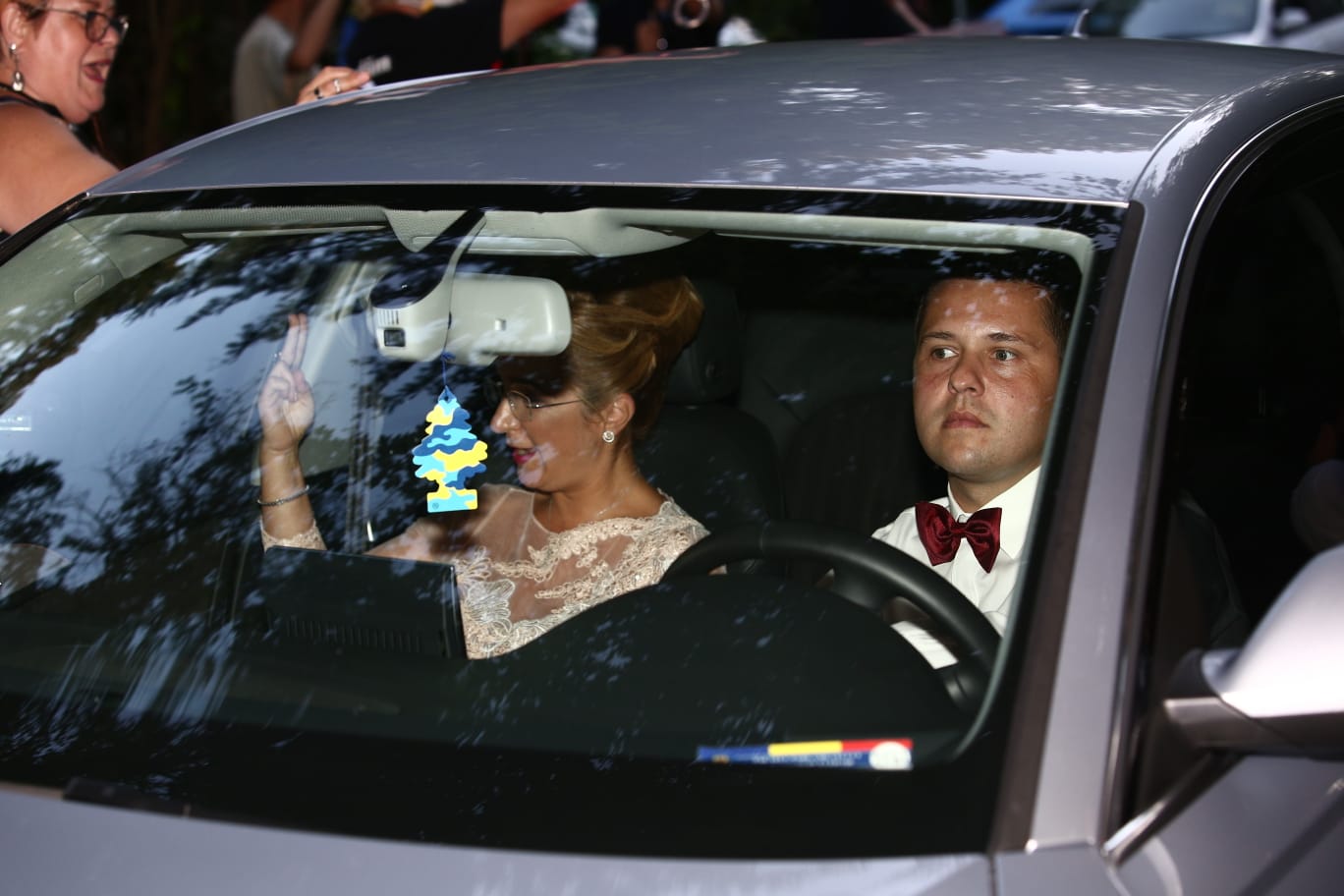 Nunta lui Dragnea jr.: petrecerea s-a încheiat, invitații au mâncat, s-au distrat și au cotizat!  Somon, Salam și plicuri generoase
