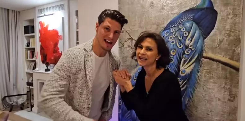 Imagini din apartamentul în care Ramona Bădescu locuiește în Italia. Are o bucătărie impresionantă, iar pe terasă a plantat lămâi și mandarini