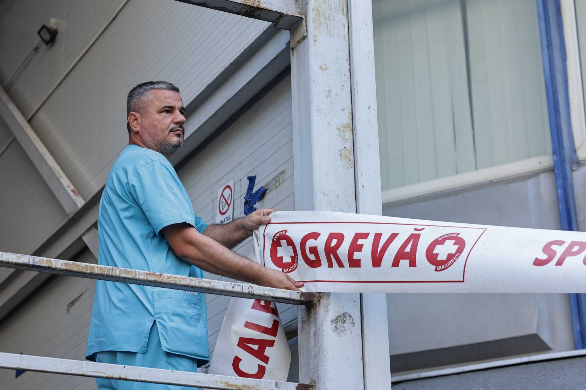 Grevă de avertisment organizată de Sanitas. Noua lege a salarizării propusă de Guvernul Bolojan, sursa nemulțumirilor: „Sporul pentru turele de noapte este o bătaie de joc”