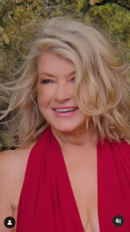 Martha Stewart a pozat în costum de baie la 81 de ani