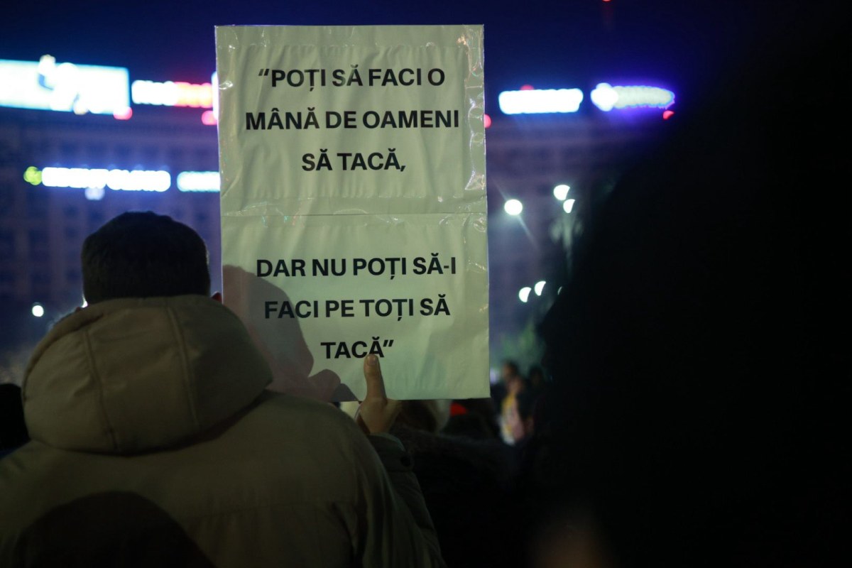 Nou protest în Piața Victoriei din București. Câteva mii de oameni au cerut demisia șefei Curții Supreme, Lia Savonea, pentru neregulile din justiție, în a patra zi consecutivă