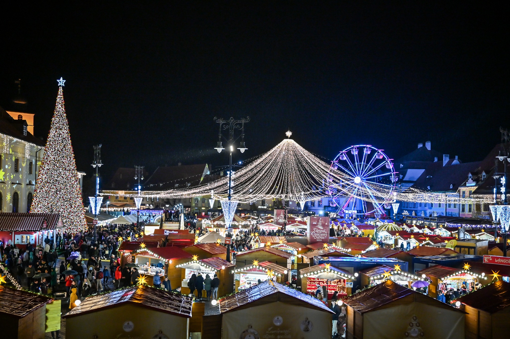 Târgul de Crăciun Sibiu 2024. Atracțiile din acest an: 140 de căsuțe, o roată panoramică și un patinoar pentru 300 de persoane simultan