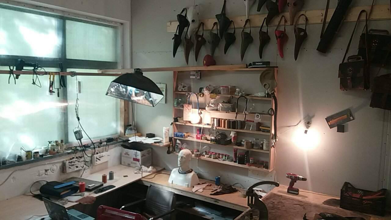 REPORTAJ: "Moartea Neagră“ și măştile purtate de „doctorii ciumei“ în Evul Mediu, inspirație pentru un designer |GALERIE FOTO