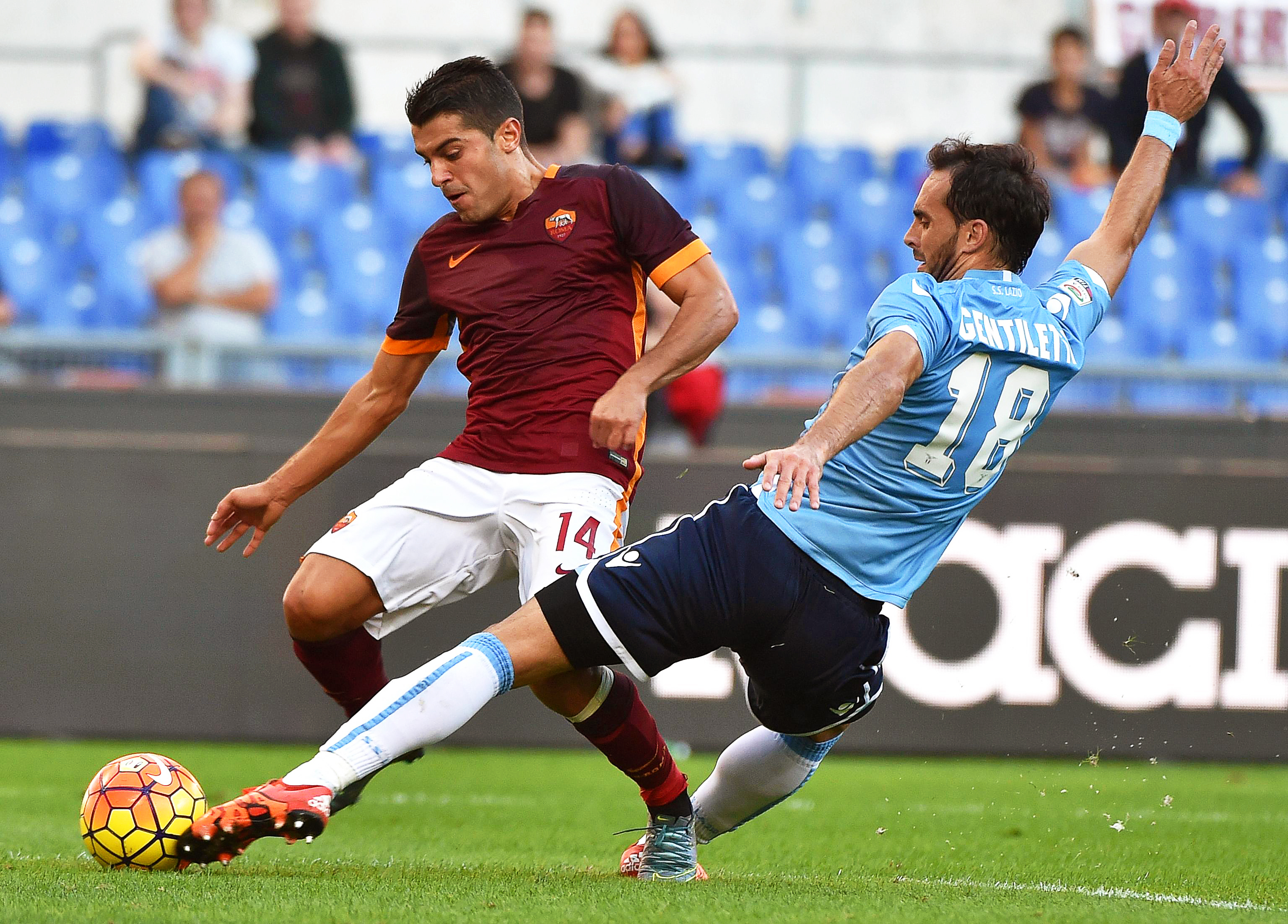 Tătărușanu, imbatabil în Sampdoria - Fiorentina 0-2, revine pe primul loc în Serie A. Ştefan Radu a pierdut Derby della Capitale, AS Roma - Lazio 2-0. Chiricheș, rezervă la Napoli - Udinese 1-0 / GALERIE FOTO