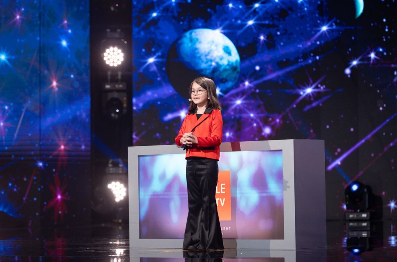 Cine e Delia Papazicu, fetița care a imitat-o pe Andreea Esca la „Românii au talent”, sezonul 14. Andi Moisescu: „Niciodată să nu răspunzi la întrebarea «Ce salariu ai?»”