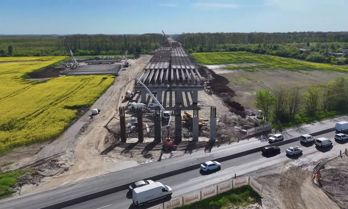Peste 760 de muncitori și sute de utilaje au „invadat” lotul 1 pe A0 Nord: constructorul român Retter vrea să recupereze și accelerează lucrările