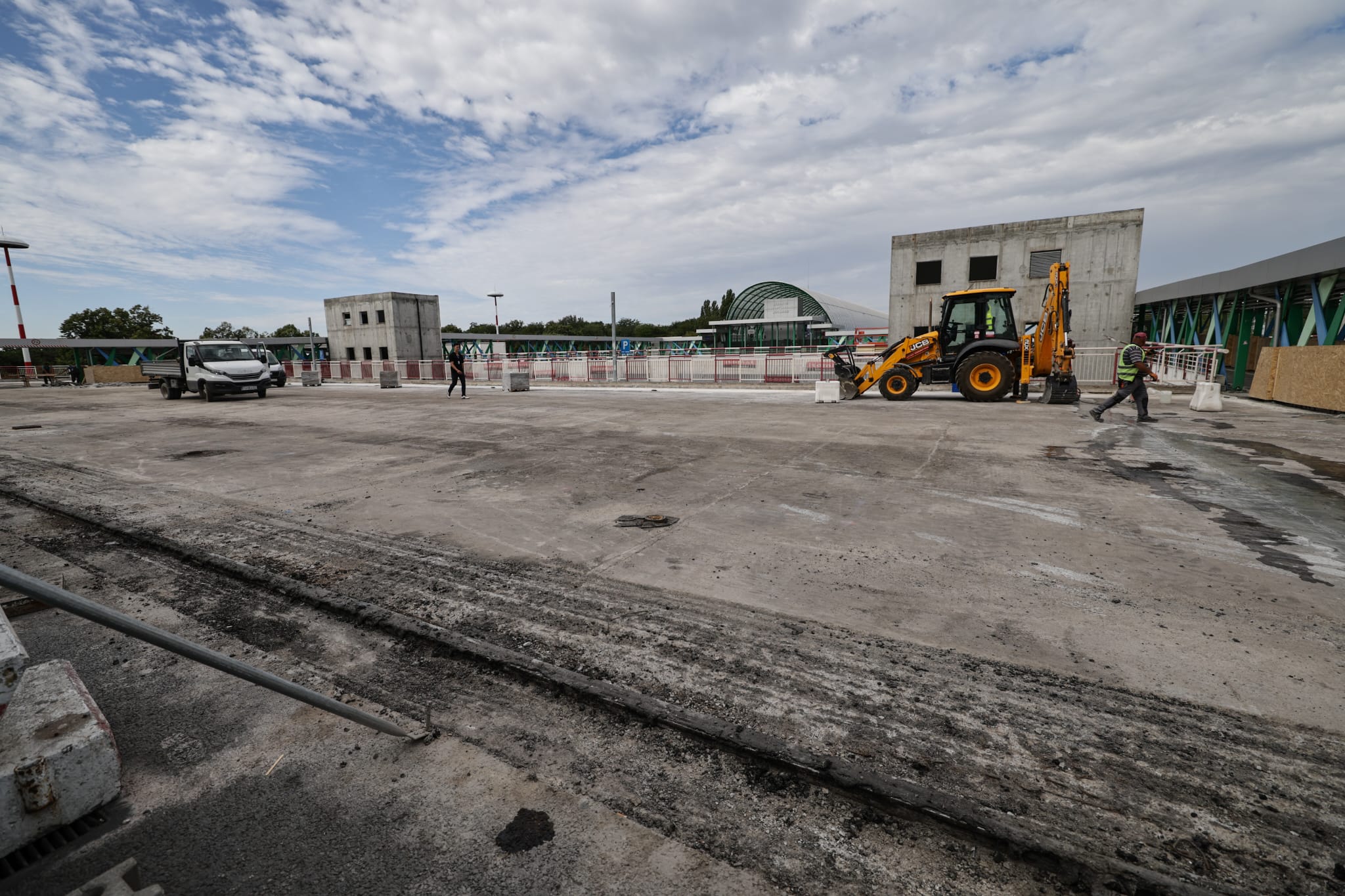 Parcarea Sosiri de la Aeroportul Henri Conadă a fost închisă astăzi: la toamnă se deschide una nouă, pe 4 niveluri