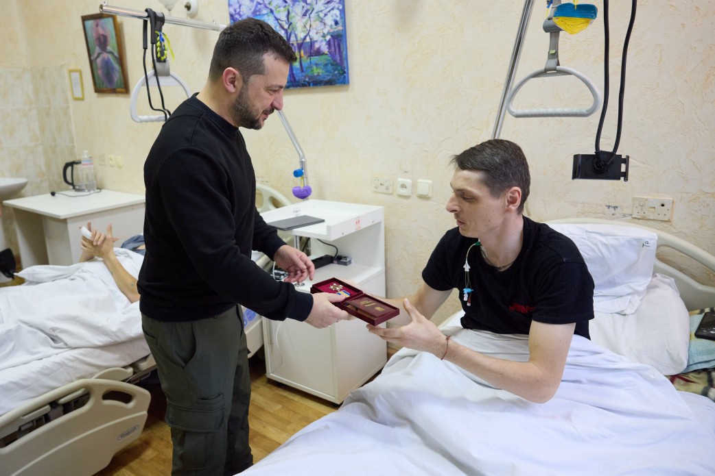 Eroul ucrainean care și-a pierdut brațele și vederea la un ochi, în luptele cu rușii, și-a deschis o pizzerie: „Pentru fiicele mele nu m-am lăsat doborât”