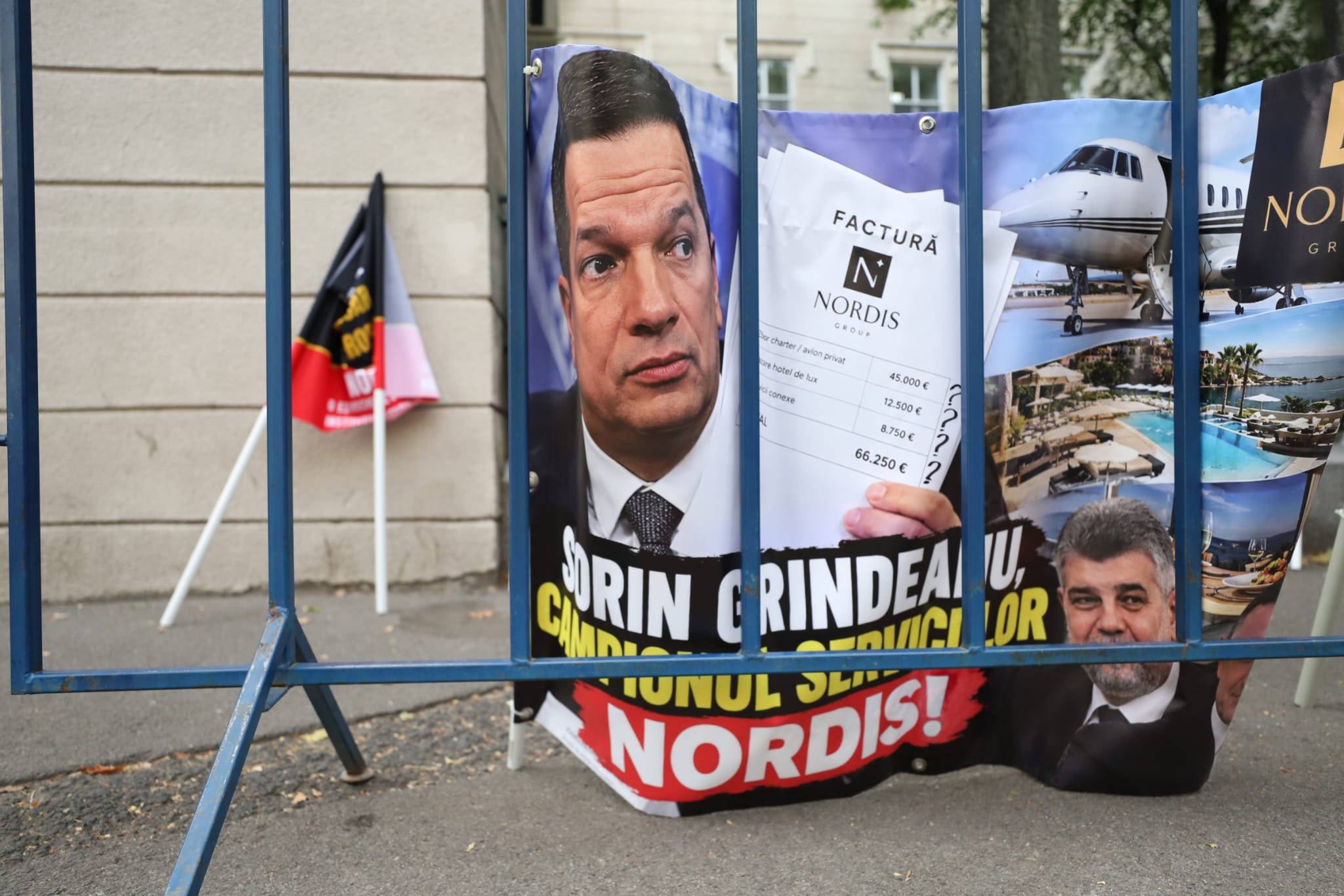 Păgubiții Nordis protestează în fața DNA