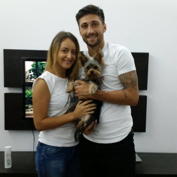 Confesiunea celui poreclit după Belgrad PAPPagal sau PAPPă-lapte! ”Cu ajutorul FAMILIEI și al lui Dumnezeu, voi trece peste această noapte neagră. Au fost multe în copilăria mea”. ^Când era mic, ducea vitele la păscut! Când s-a făcut mare, a scăpat la ”fetițe” de Vaslui