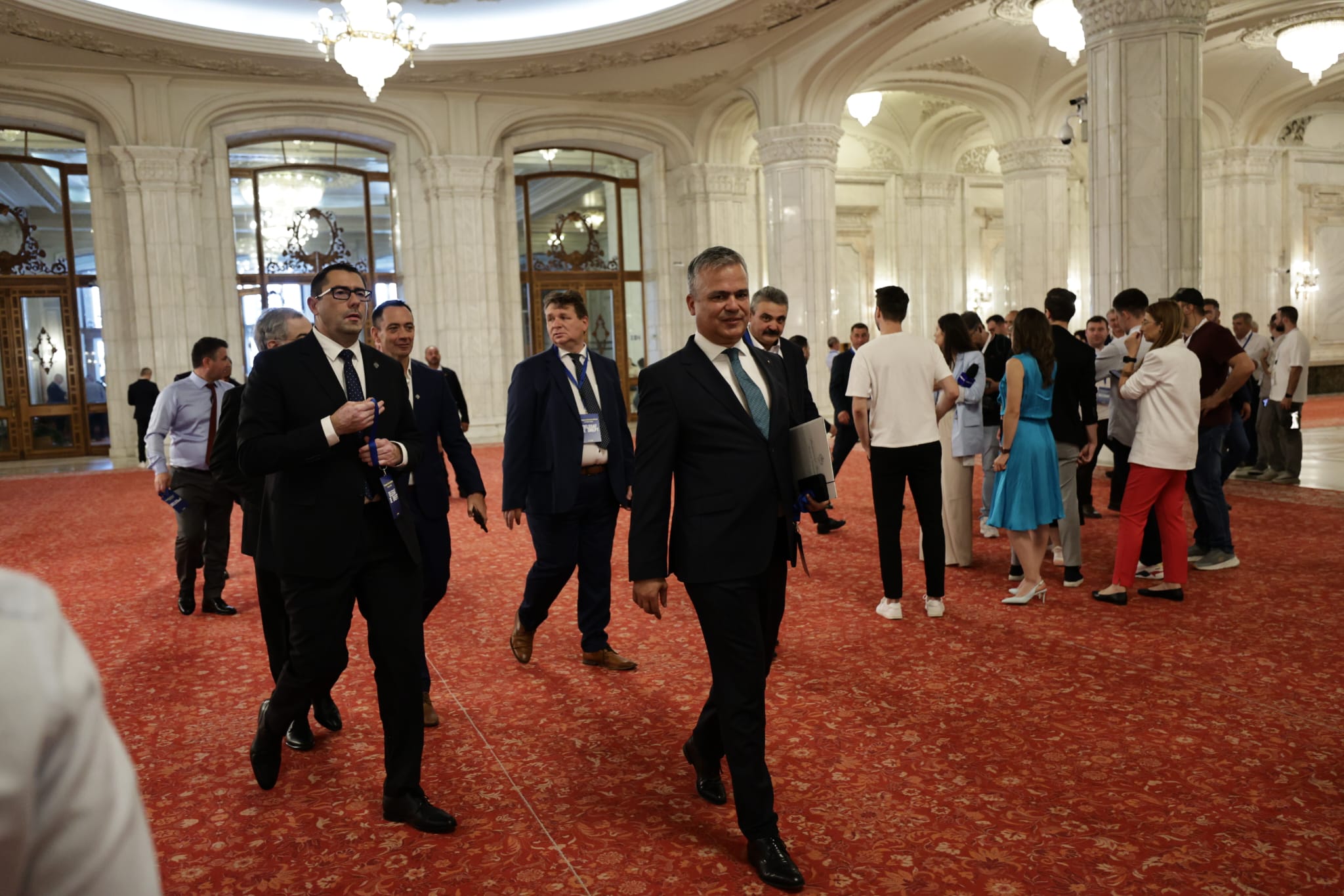 Congres PNL. Ce nu s-a văzut la TV: surprize, negocieri purtate până la votul final, atacuri interne și scepticism privind împărțirea funcțiilor
