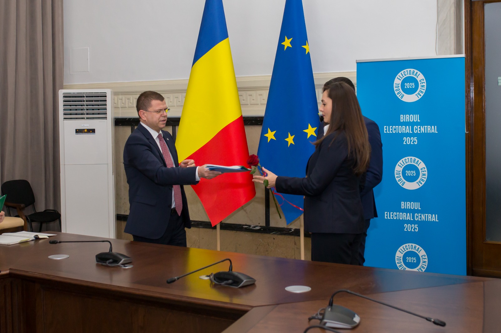 Anamaria Gavrilă și-a depus candidatura la prezidențiale la BEC, alături de George Simion. Cine se va retrage