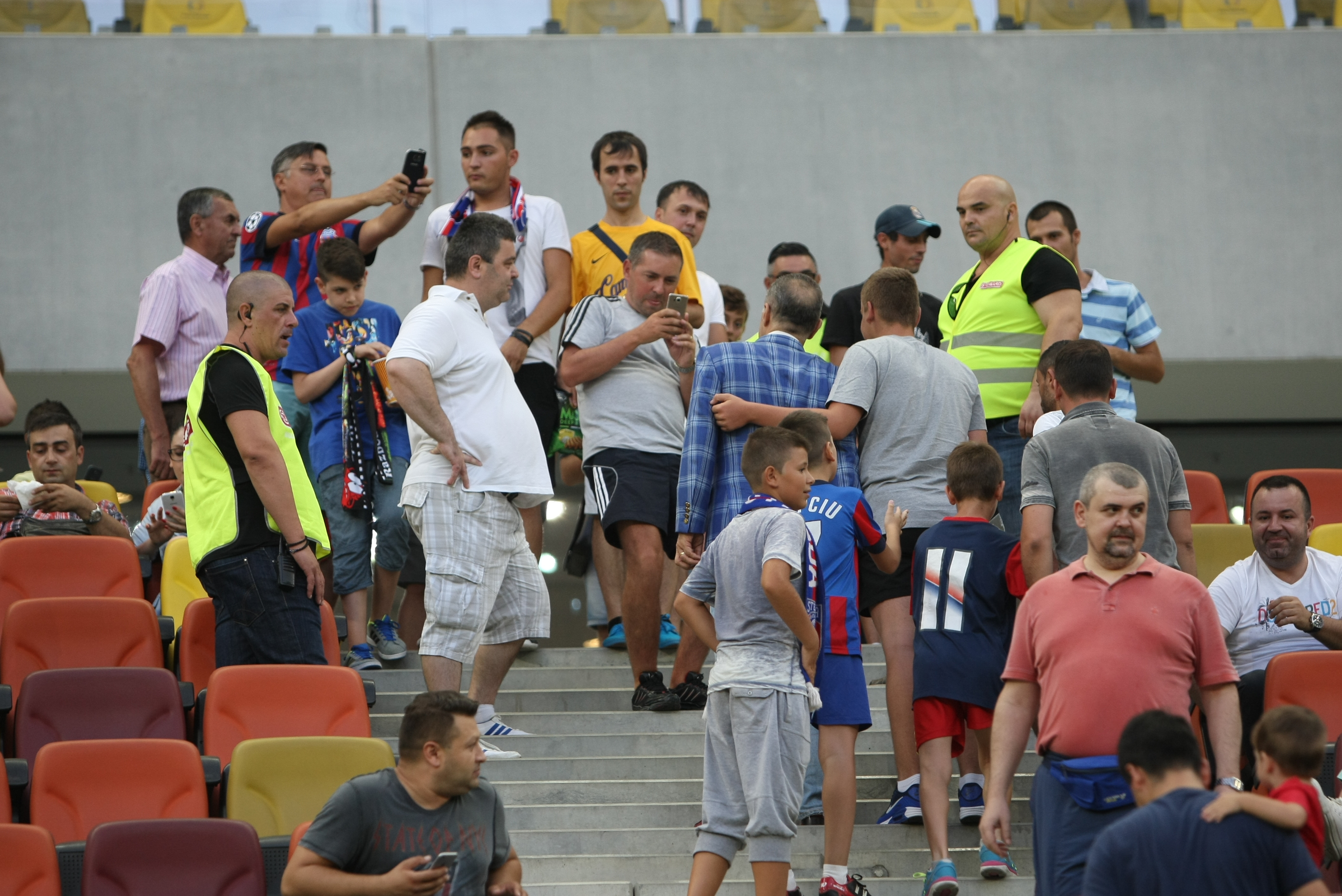 LIGA I: Steaua - CFR Cluj 1-1. Transversală Vitor Bruno! A egalat Tudorie! Roș-albaștrii au avut și ei o bară, în start, apoi a marcat Tiago. Echipa lui Rădoi se chinuie, Partizan Belgrad se distrează în Serbia! Patronul a făcut baie de mulțime/ GALERIE FOTO