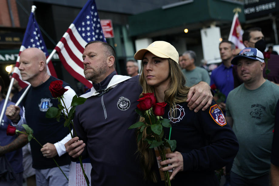 „Durerea e încă acolo”. Victimele atentatelor teroriste de la Turnurile Gemene, comemorate la New York