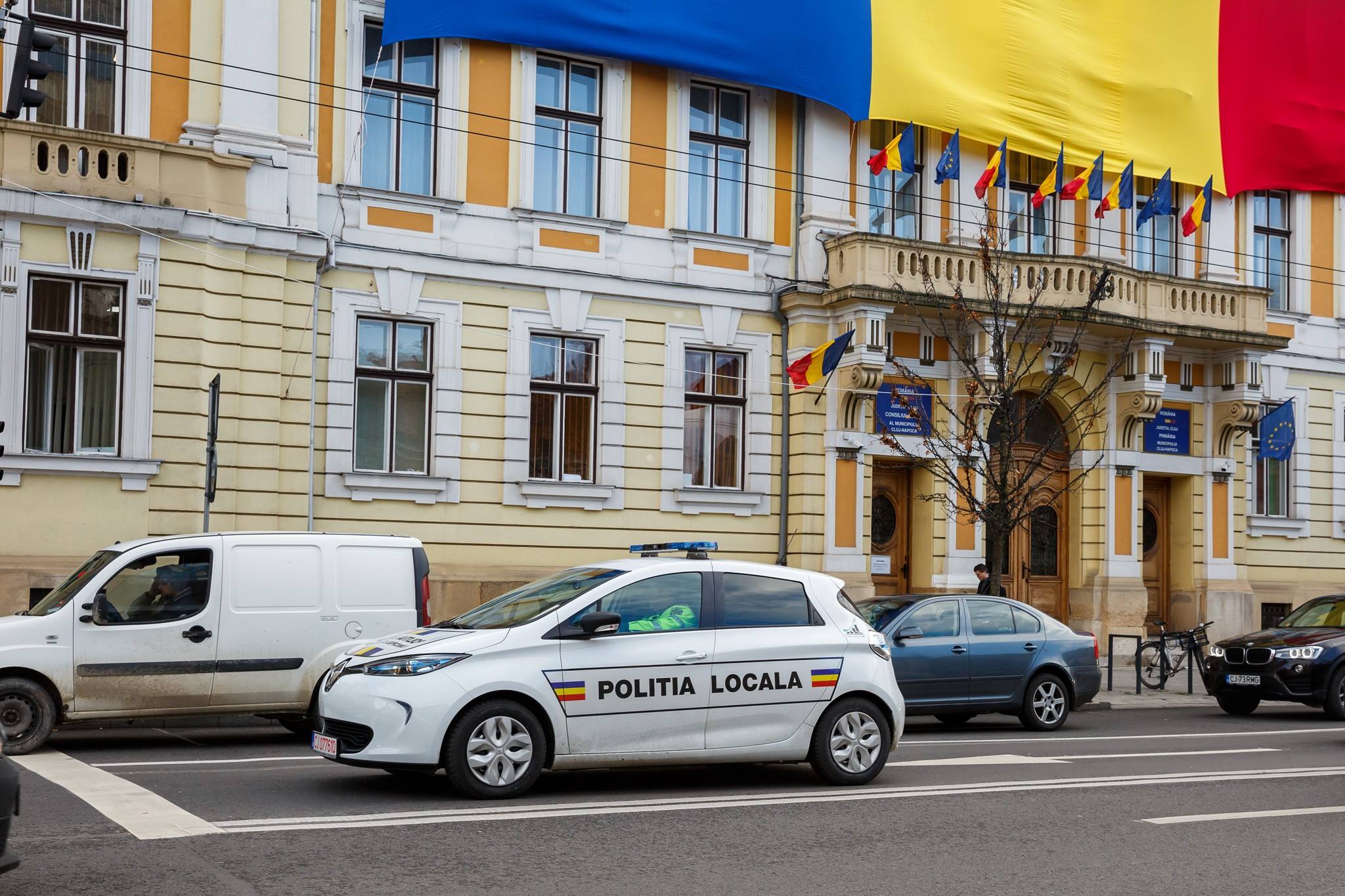 FOTO&VIDEO/ Premieră în România: Orașul în care polițiștii patrulează cu mașini electrice