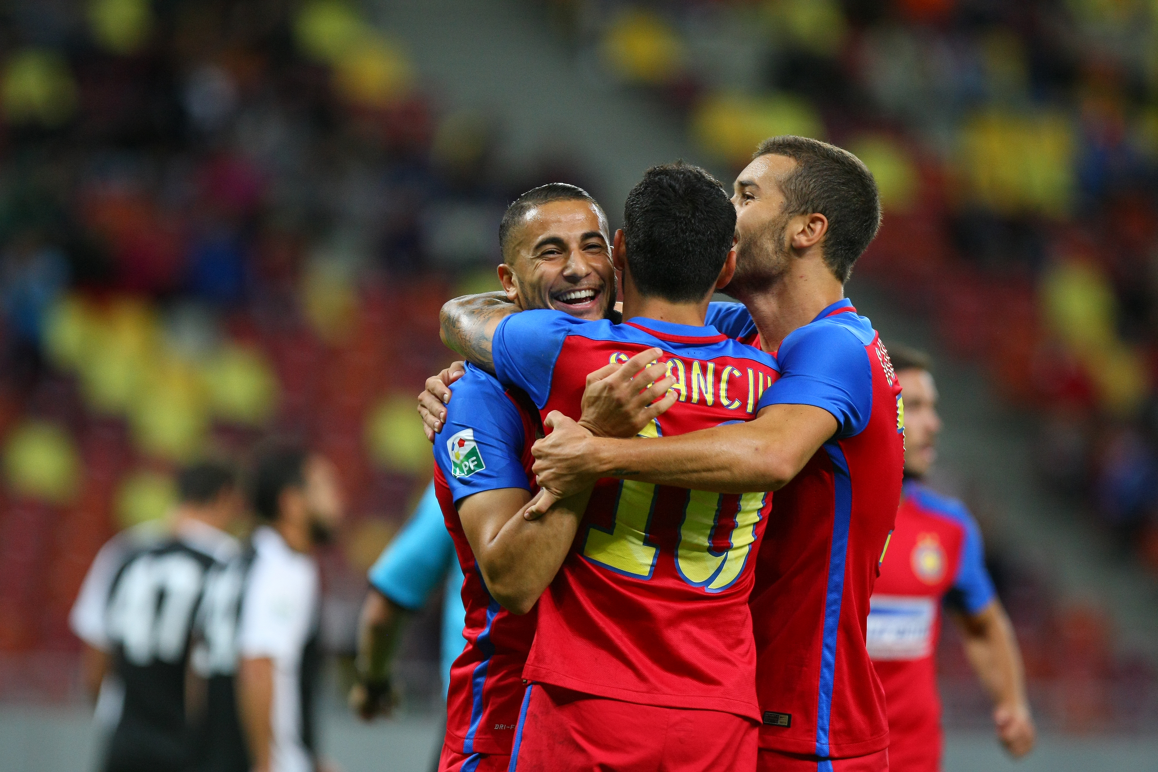 Liga I: Steaua - FC Voluntari 3-1. ^Hamroun, Chipciu și Stanciu l-au ridicat de pe bancă pe Rădoi, antrenorul fără licență al campioanei. Odată cu el, și pe ”principalul”-marionetă Țiți Dumitriu / GALERIE FOTO