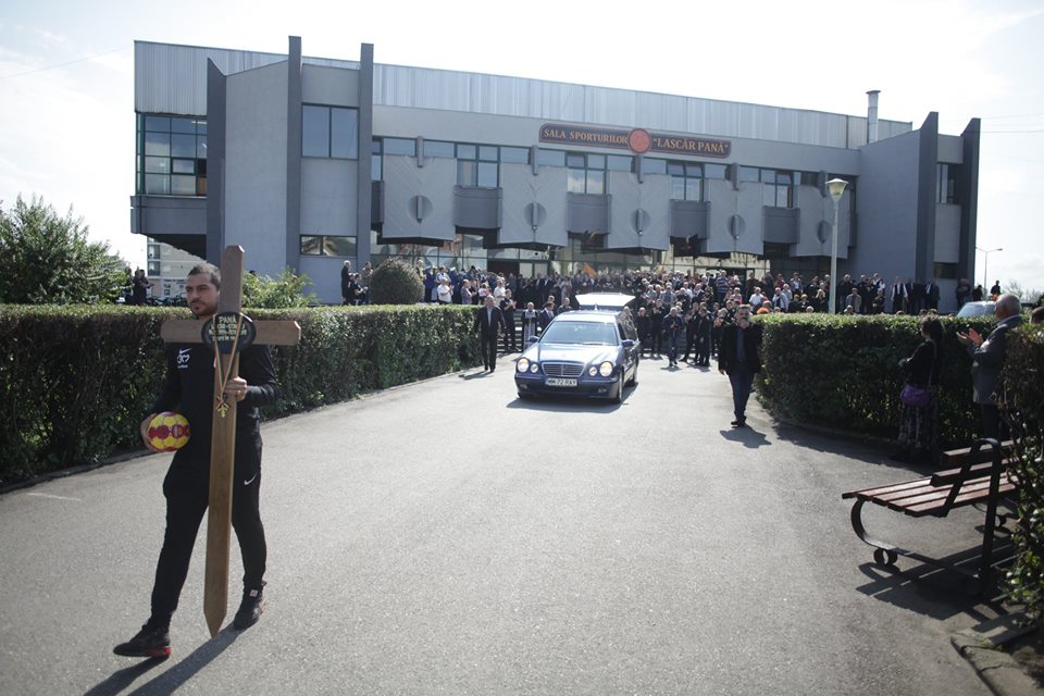 Lascăr Pană a fost înmormântat miercuri, la Baia Mare. Ultimele aplauze pentru legendarul antrenor de la HC Minaur