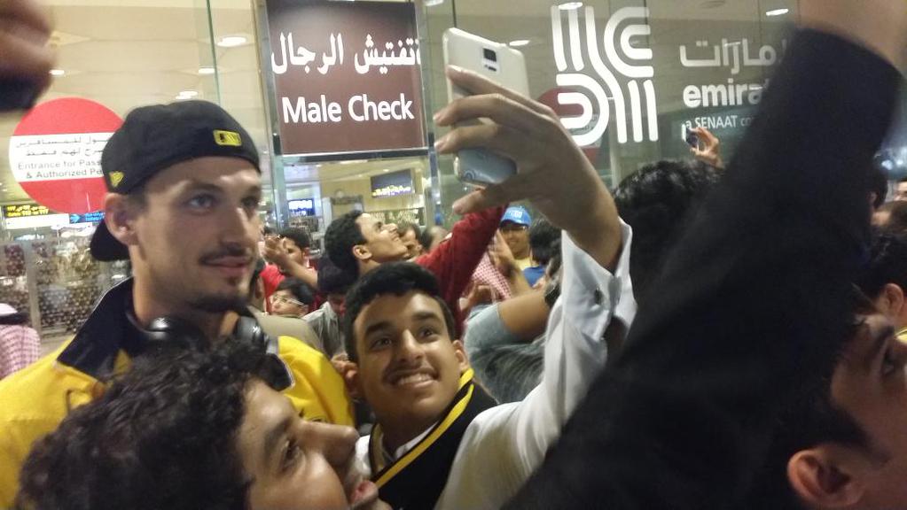 SELFIE CU PIȚI. Pițurcă are la arabi ce n-a avut niciodată acasă / FOTO&VIDEO