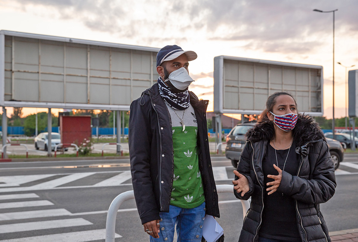 Saga umilinței. 36 de muncitori srilankezi, concediați de la o fabrică din Botoșani, au fost abandonați pe Otopeni, după ce au fost plimbați opt ore cu autocarul. „Nu-i treaba noastră că s-a închis aeroportul din Sri Lanka”