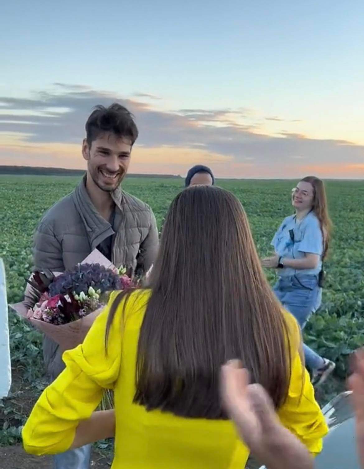 Gestul neașteptat făcut de Anghel Damian pentru iubita lui, Theo Rose. S-a întâmplat în fața colegilor de pe platoul de filmare. „Doamne ajută!”