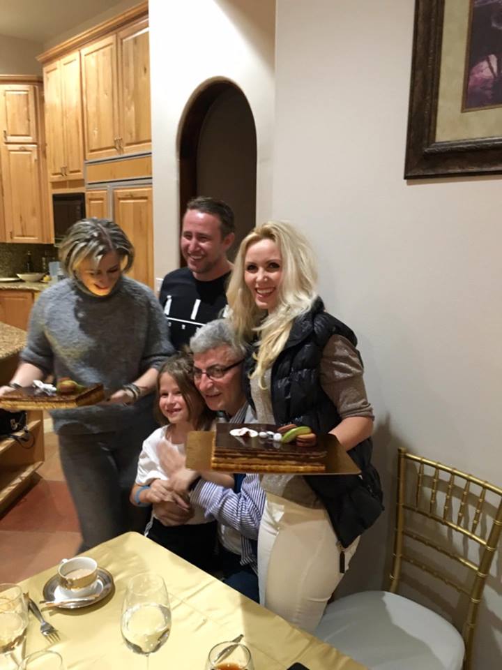Antrenorul Stelei l-a primit pe Moș Crăciun în Vegas. ^Anamaria, sărbătorită pentru ziua de naștere/ FOTO&VIDEO
