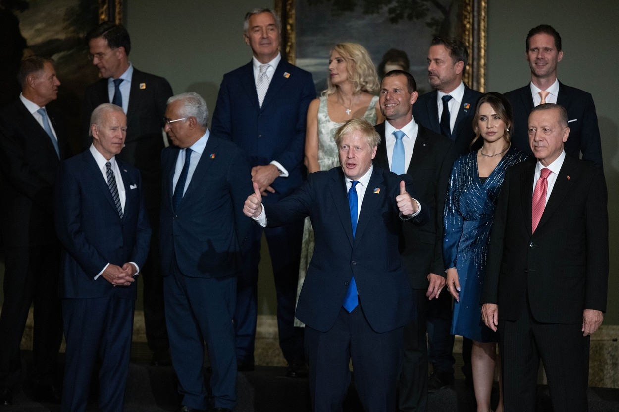 Imagini cu președintele Klaus Iohannis de la Muzeul Prado din Madrid, înainte de cina liderilor NATO. Piesa de rezistență a meniului