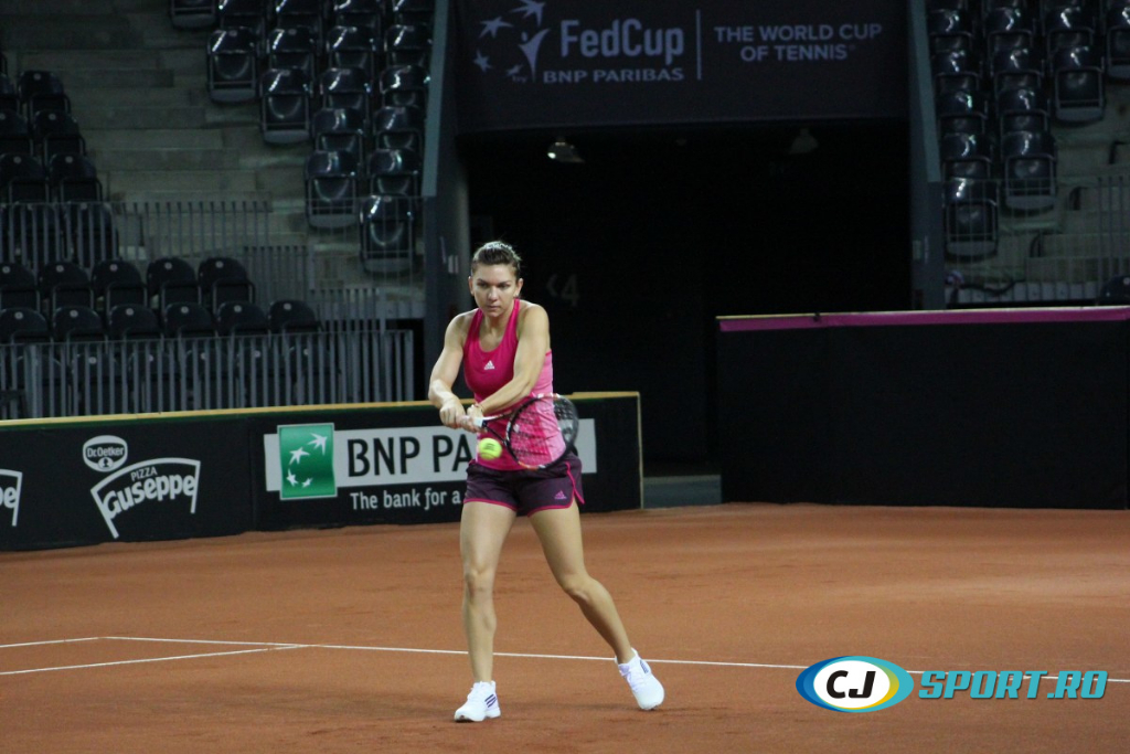 Fed Cup. Simona Halep a intrat în sală. Imagini de la primul antrenament al liderului României