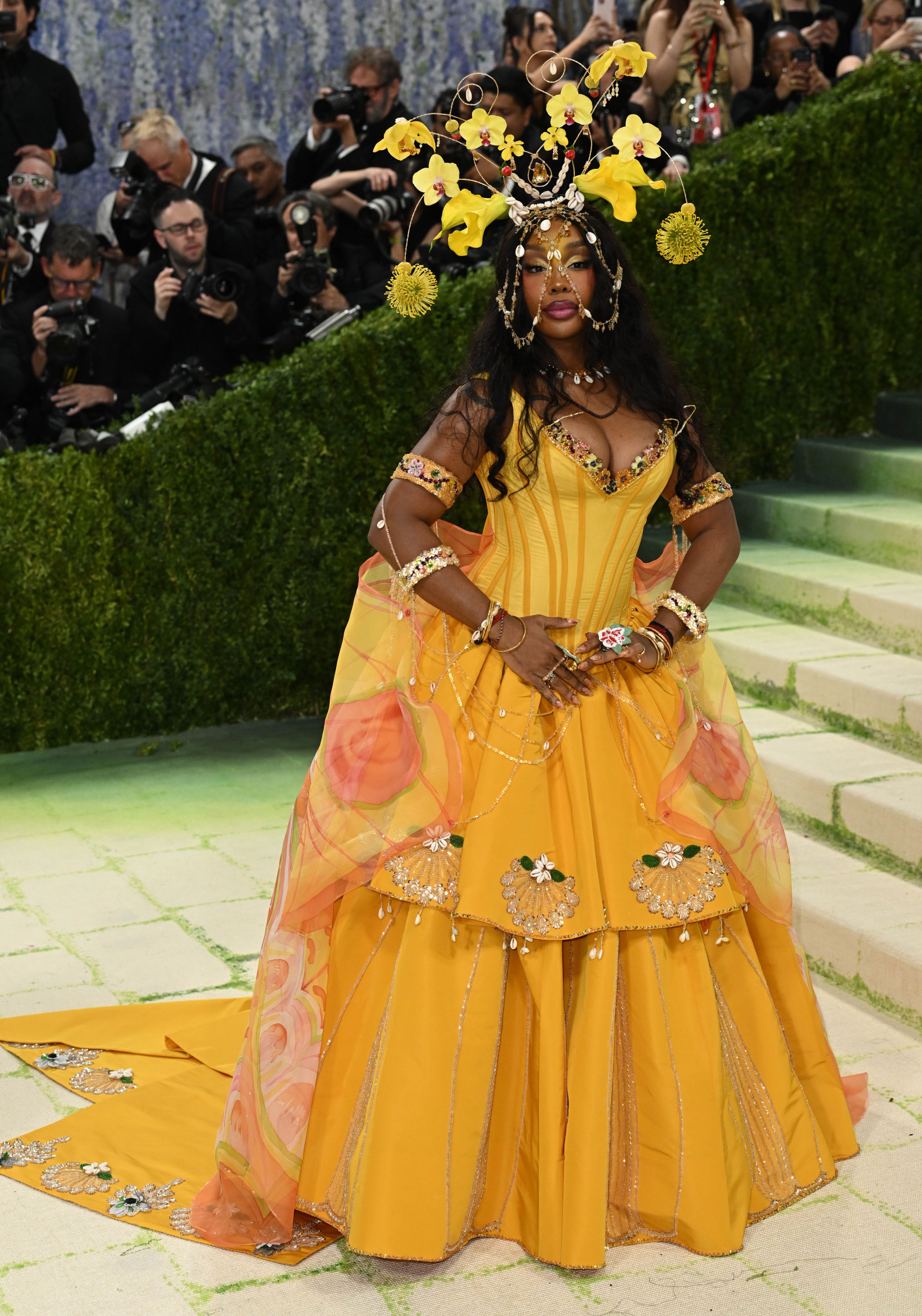 Vedete pe „covorul pietruit” la Met Gala 2026. De la rochii impresionante la alegeri controversate