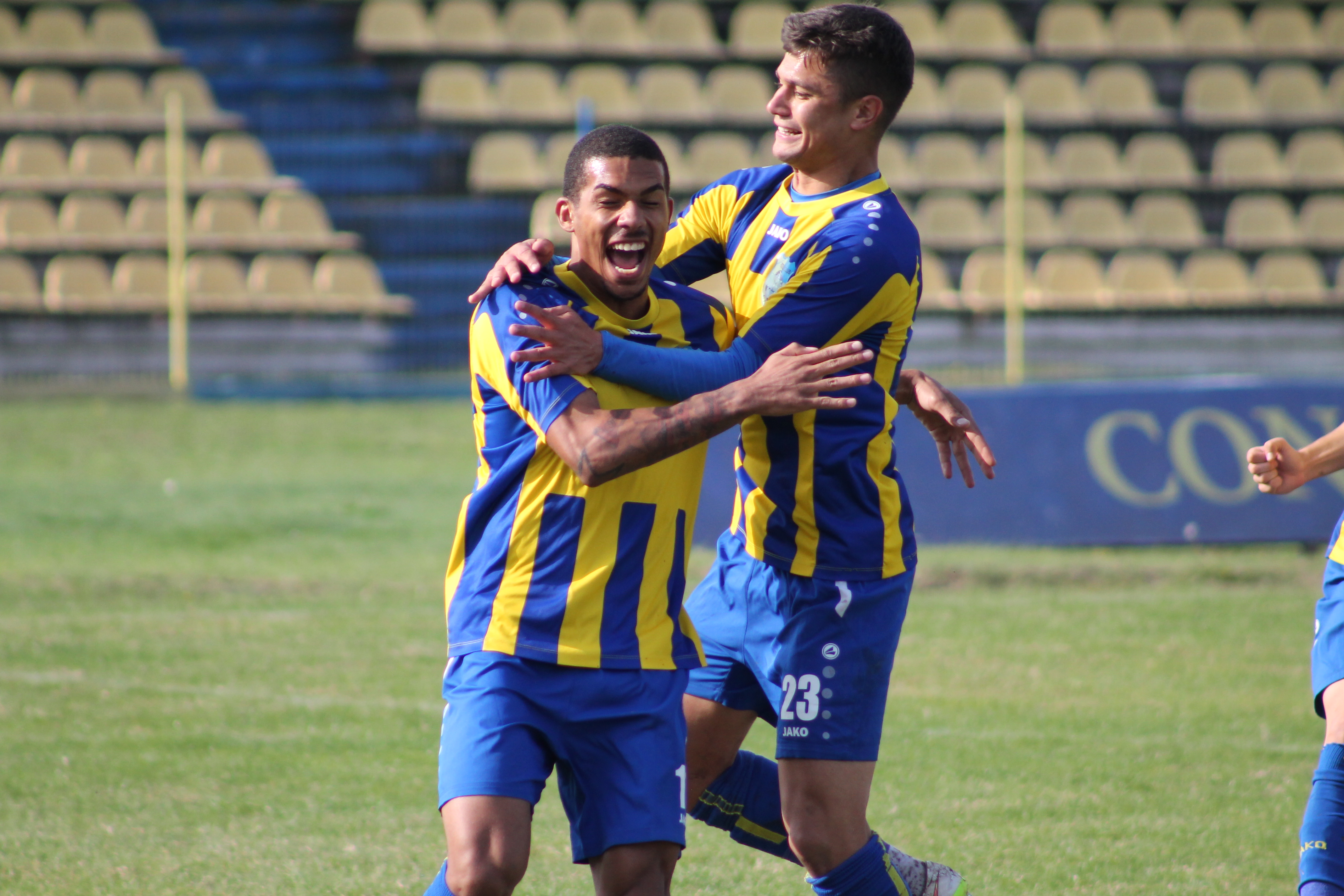 Viorel Ion, antrenorul de la Gloria Buzău, după 0-8 la Călărași: ”Nici Trapattoni sau Capello nu ar putea să facă nimic. Nu se mai poate fără bani, nu am primit nimic de șapte luni”. Echipa se desființează de luni, ”Vioară” se internează la Brașov