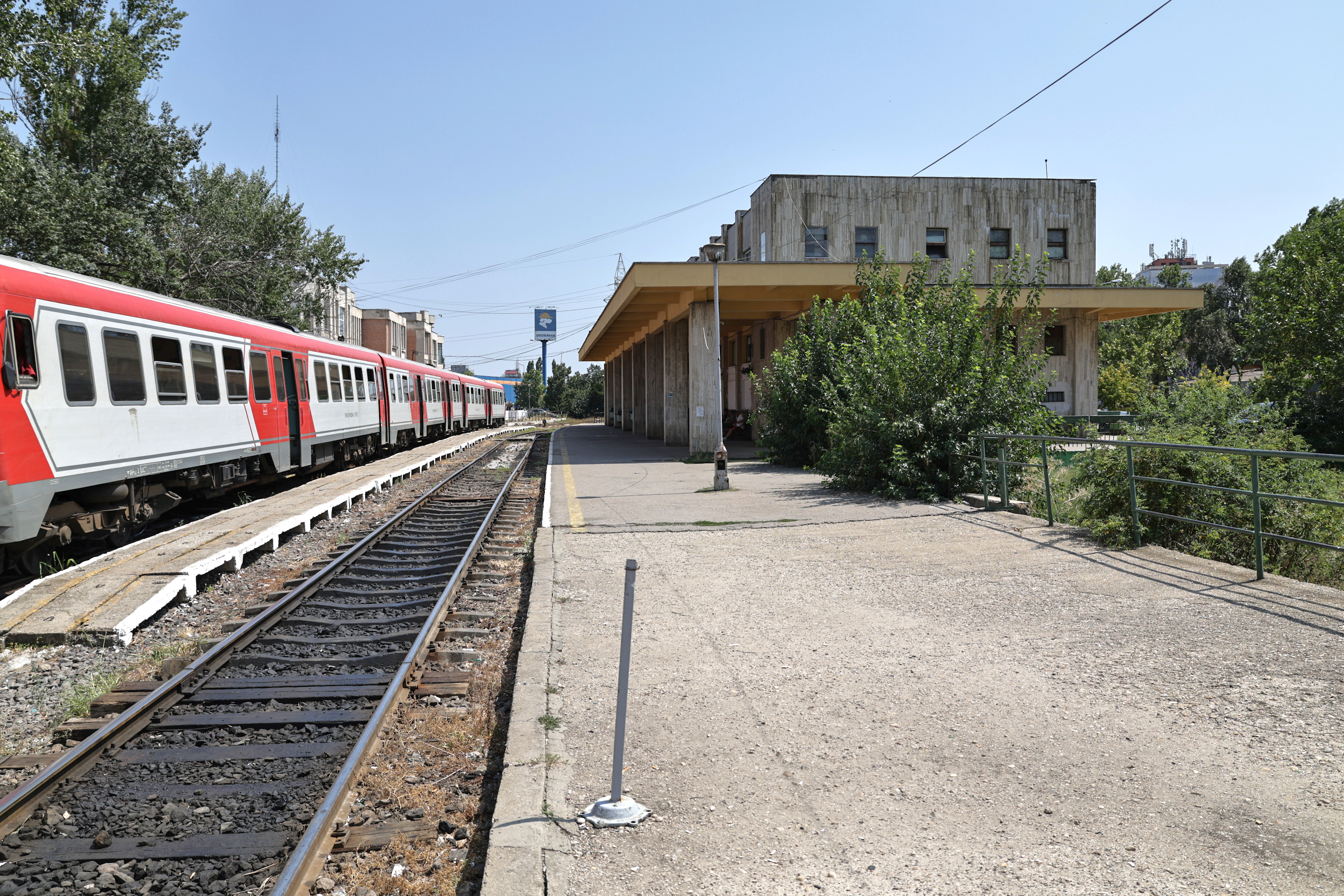 O gară și un capăt de linie într-un București uitat: între o halbă de bere și drumul spre Oltenița cu 16 opriri